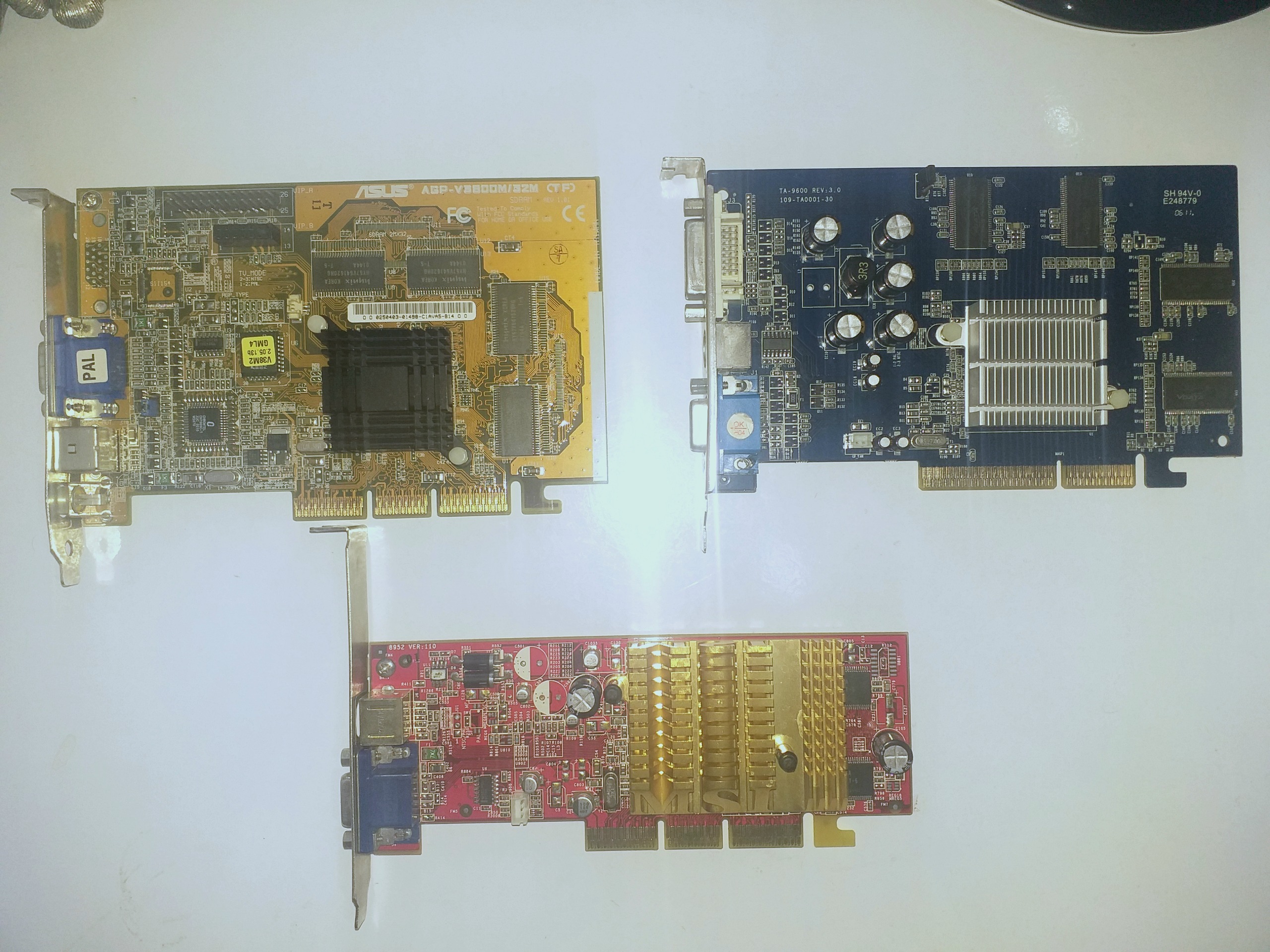 سه عدد کارت گرافیک وینتج