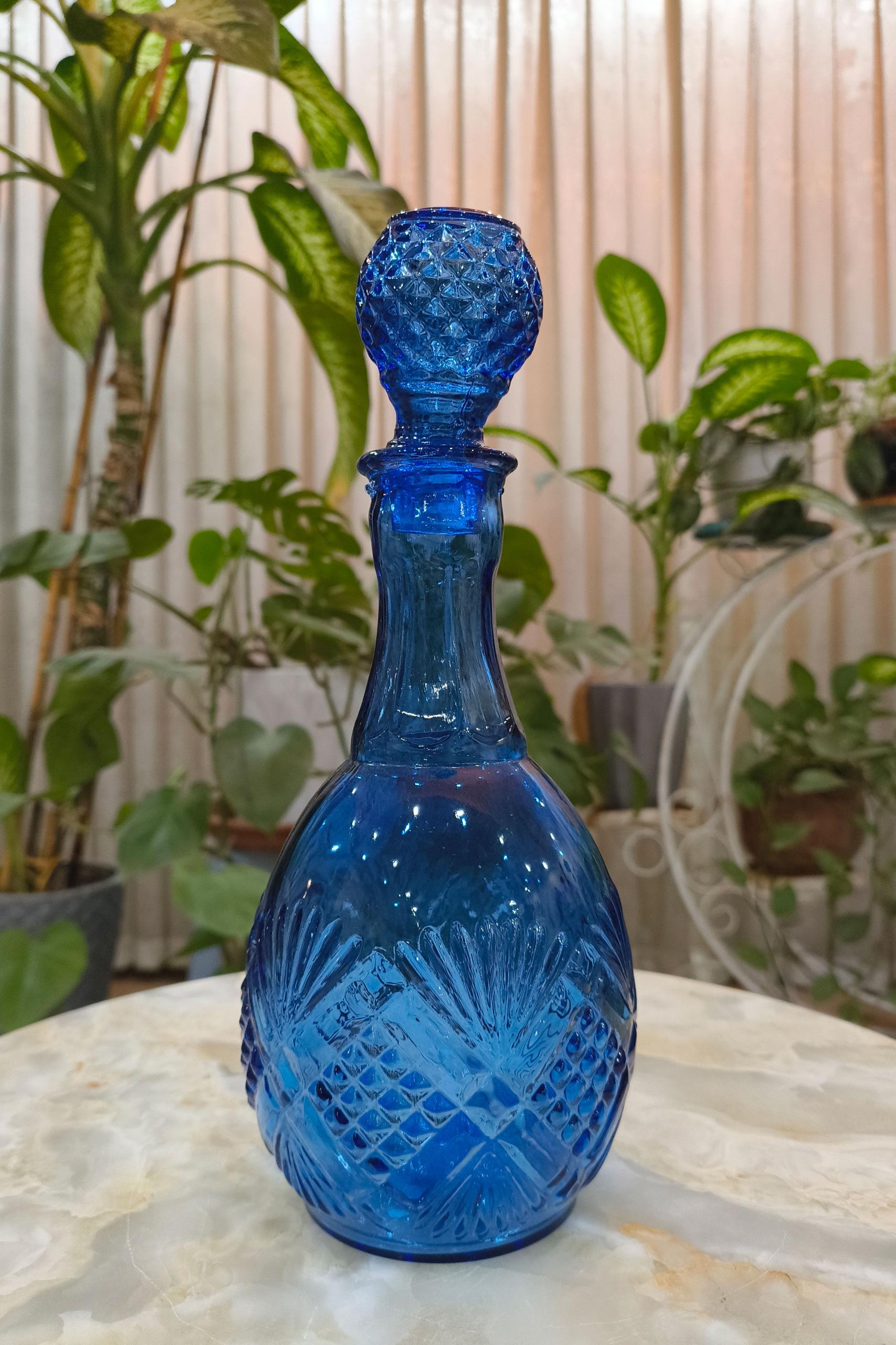تنگ شیشه ای آبی