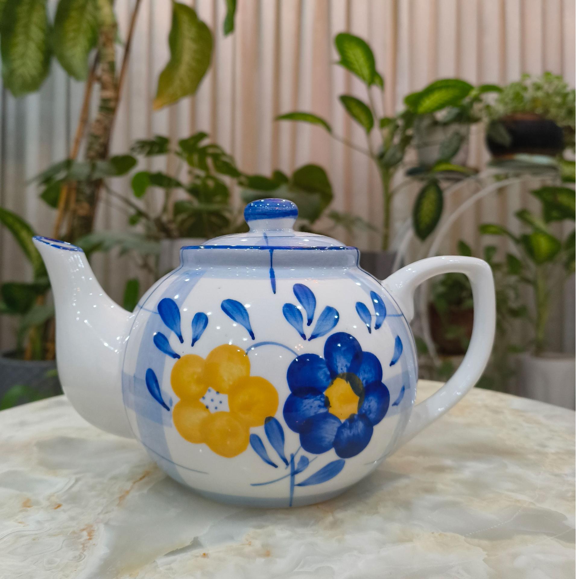 قوری قدیمی گل پنبه ای سایز متوسط
