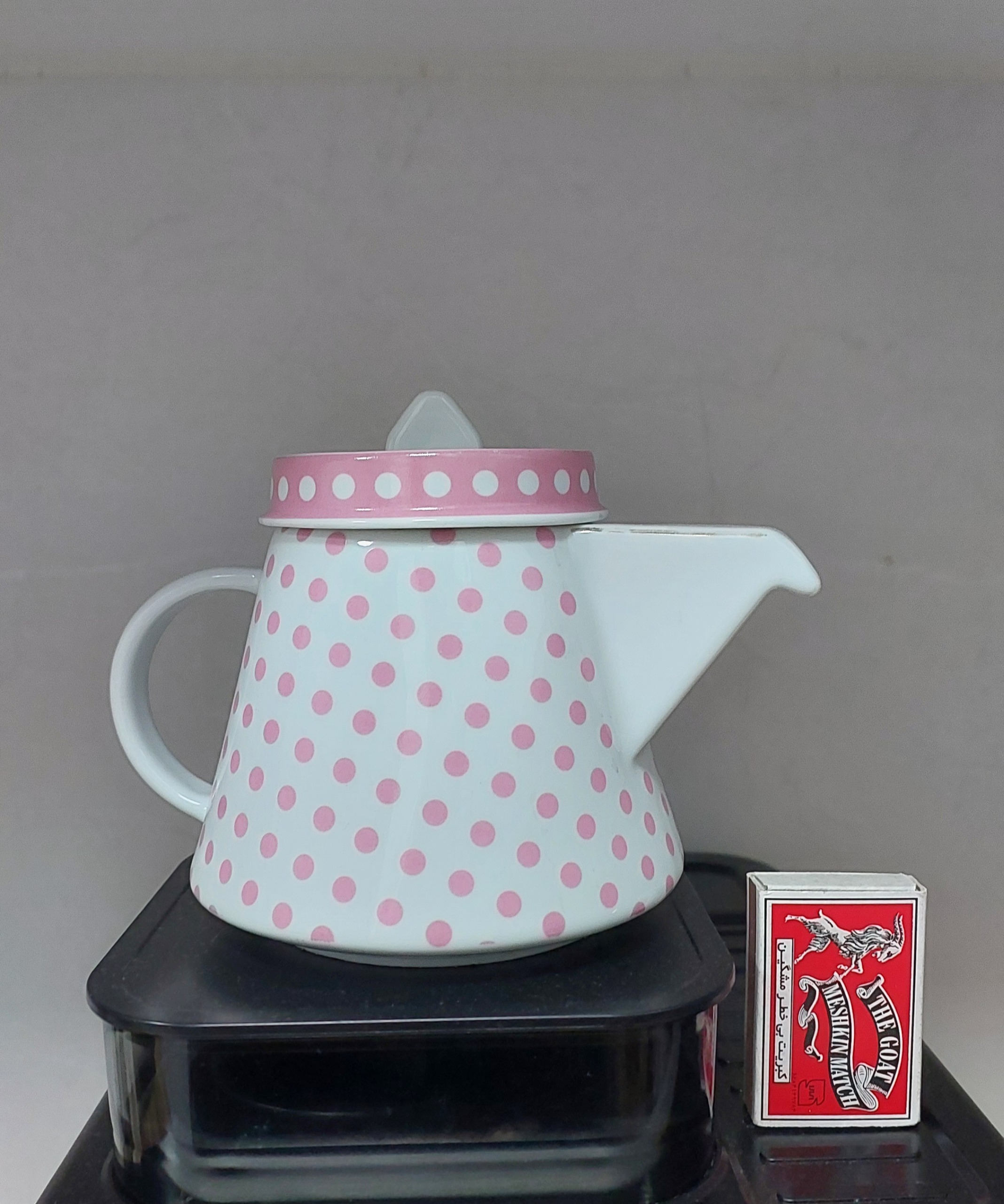 قوری چینی خالدار