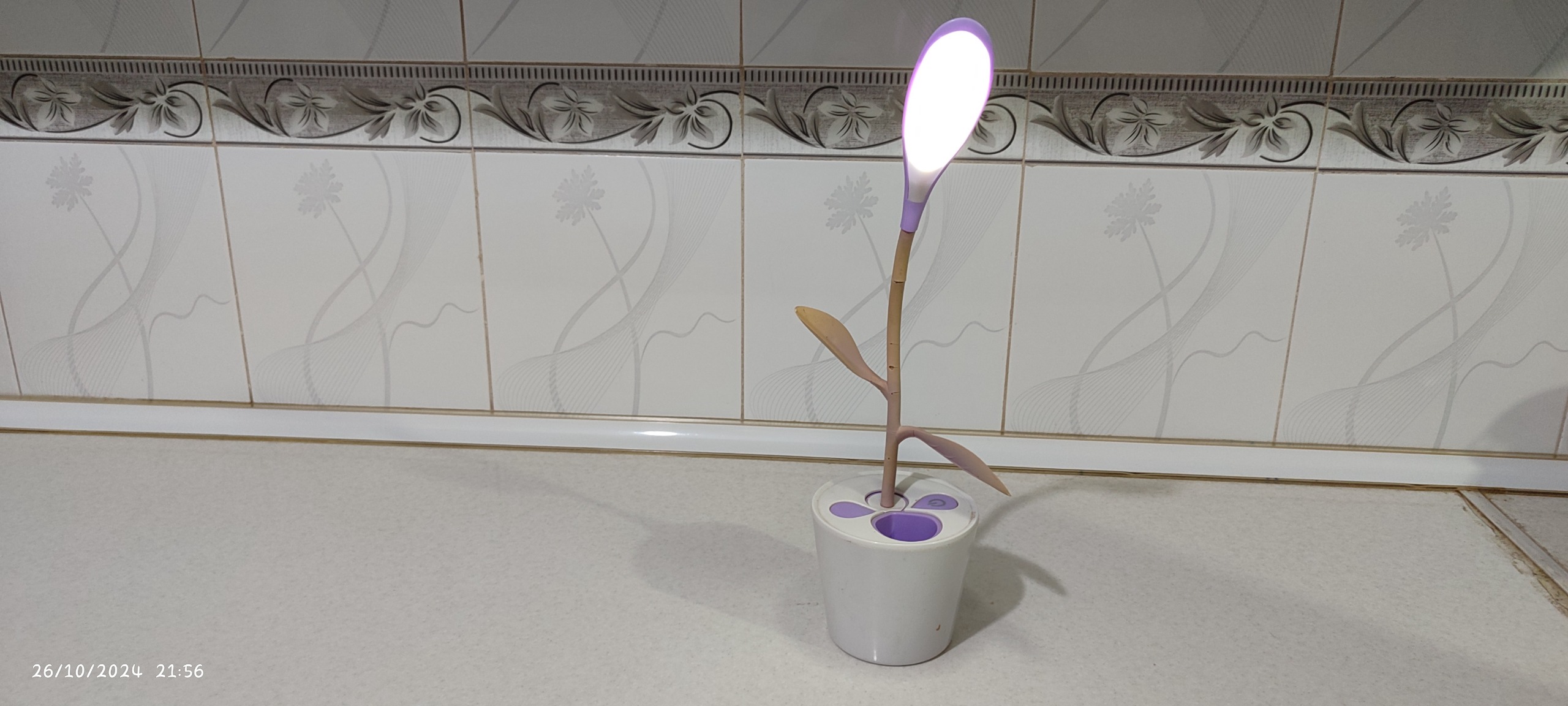 چراغ مطالعه سه حالته لمسی قابل شارژ(ارسال رایگان)