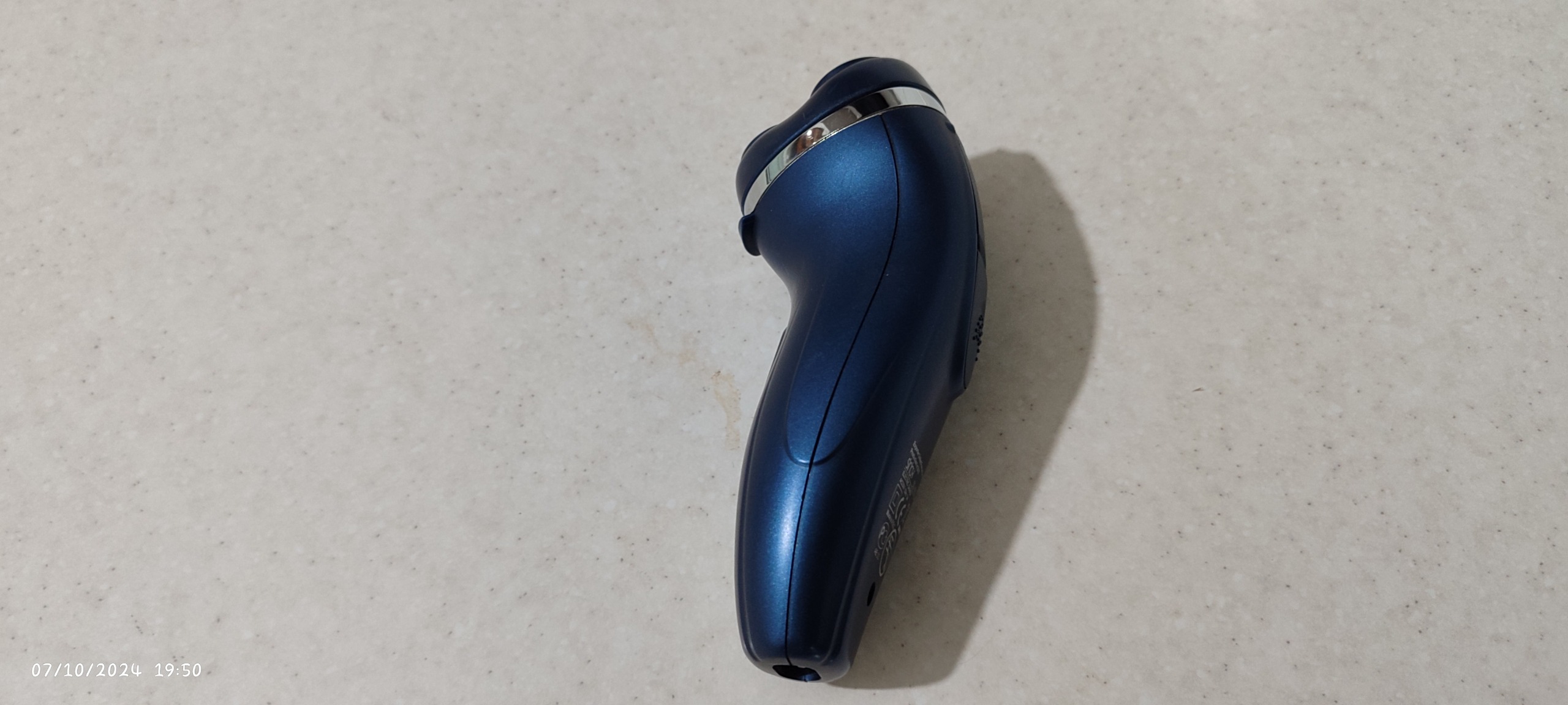 ماشین سه تیغ سالم بدون تیغ(ارسال رایگان)