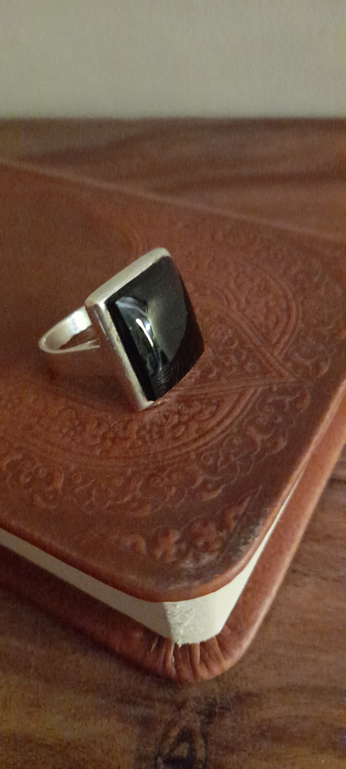 انگشتر نقره سنگین با سنگ اونیکس