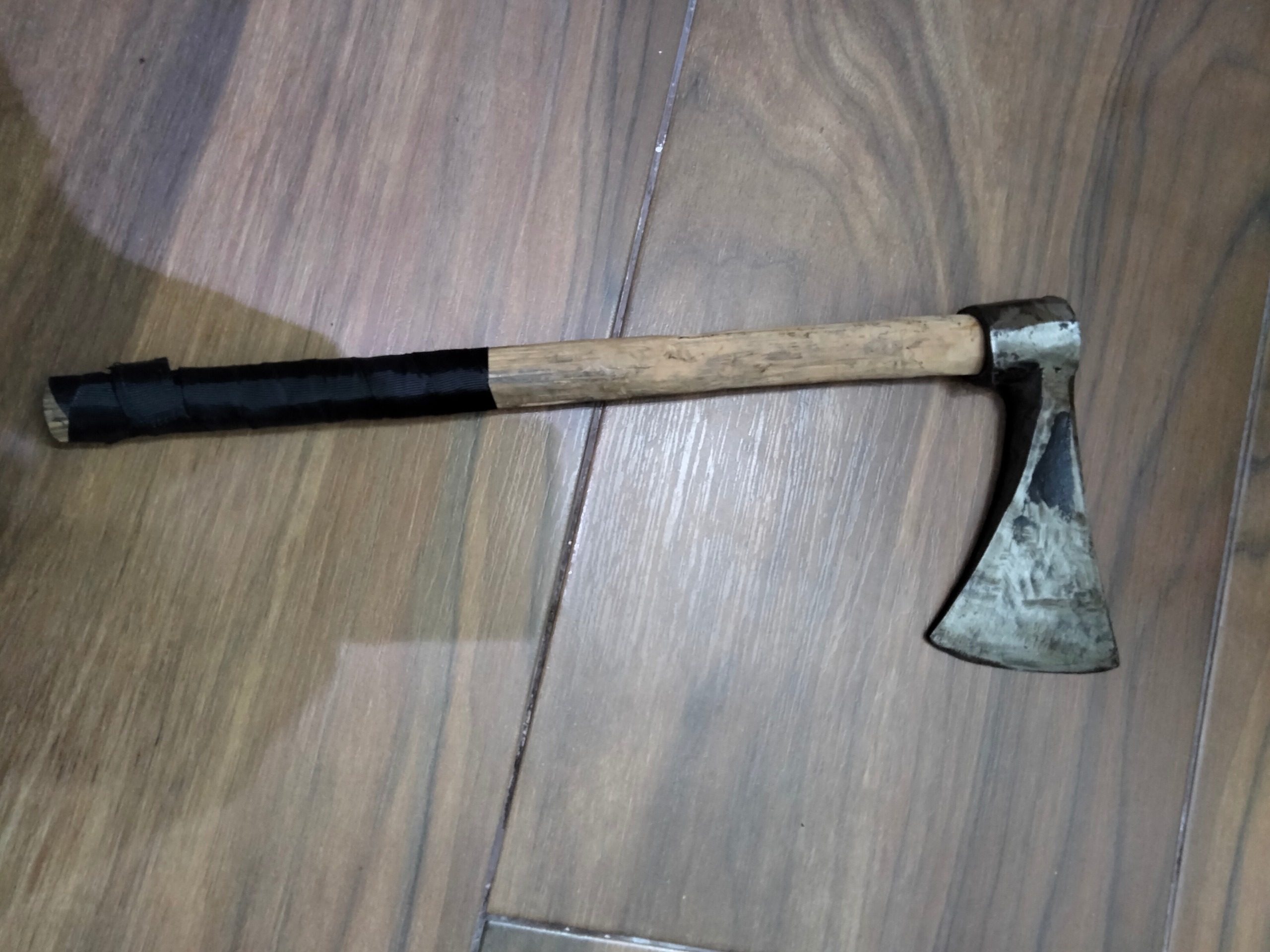 تبر دست ساز