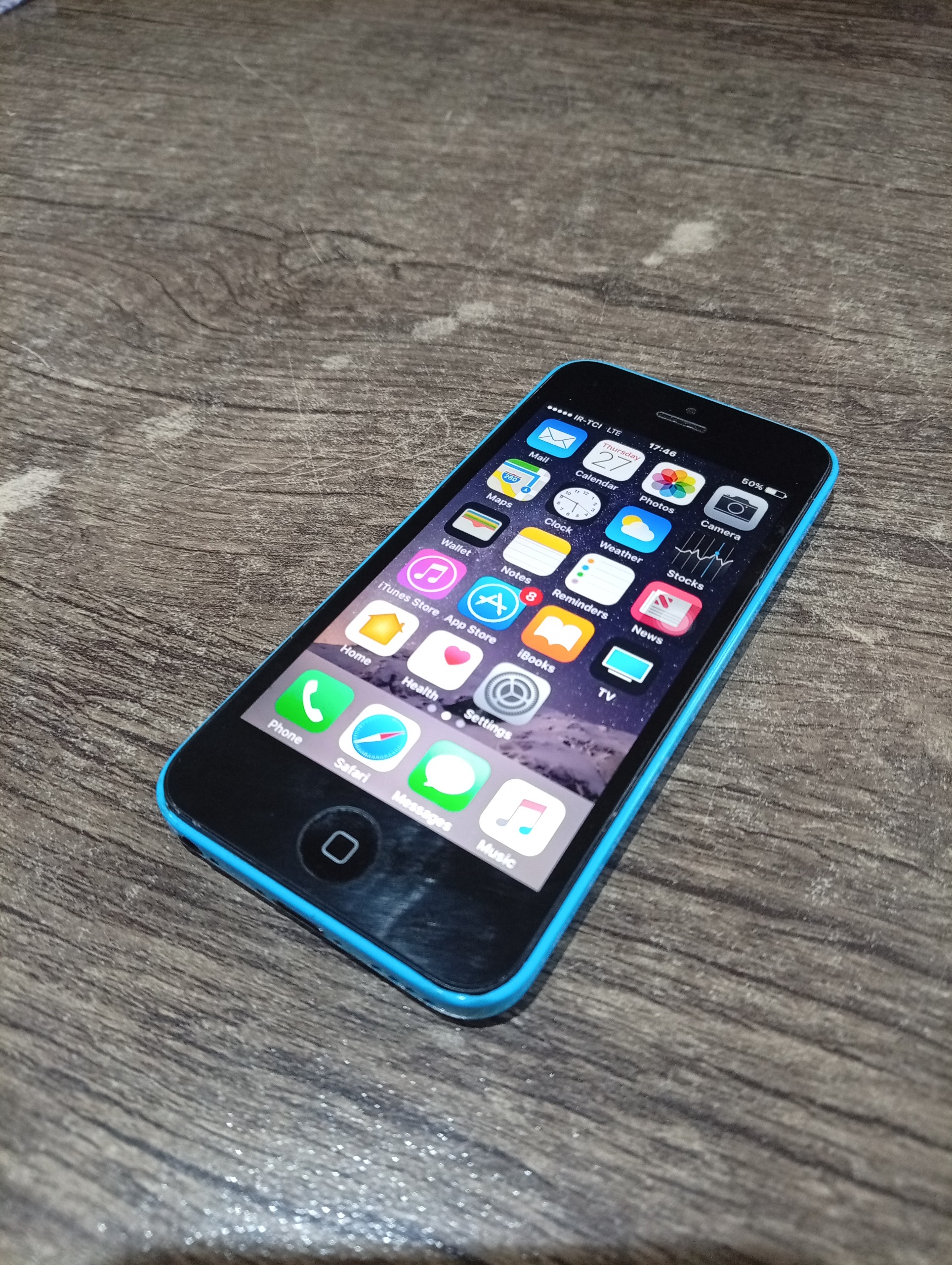 آیفون 5C حافظه 16GB توضیحات دارد