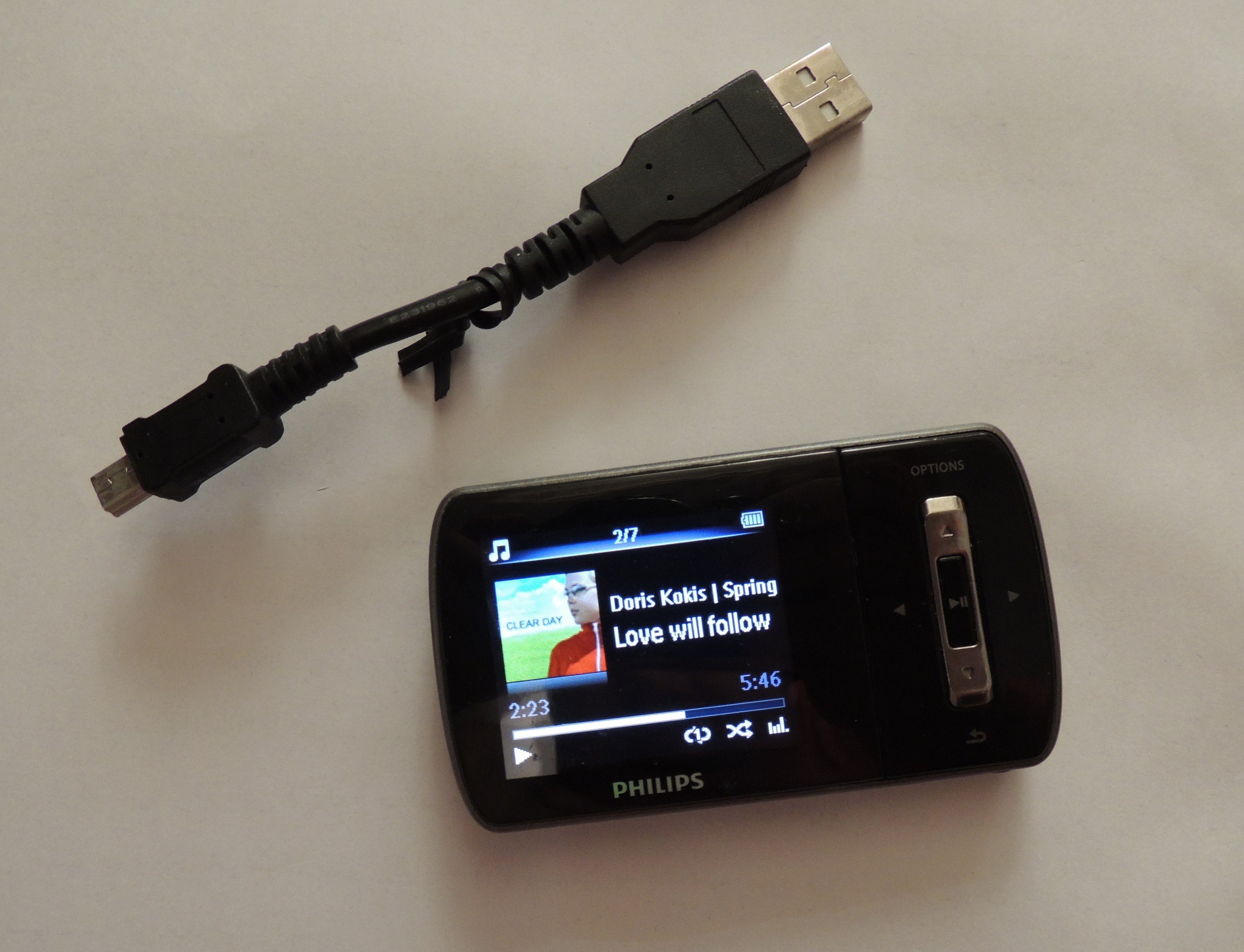 دستگاه MP4 Player برند فیلیپس با ظرفیت 8GB