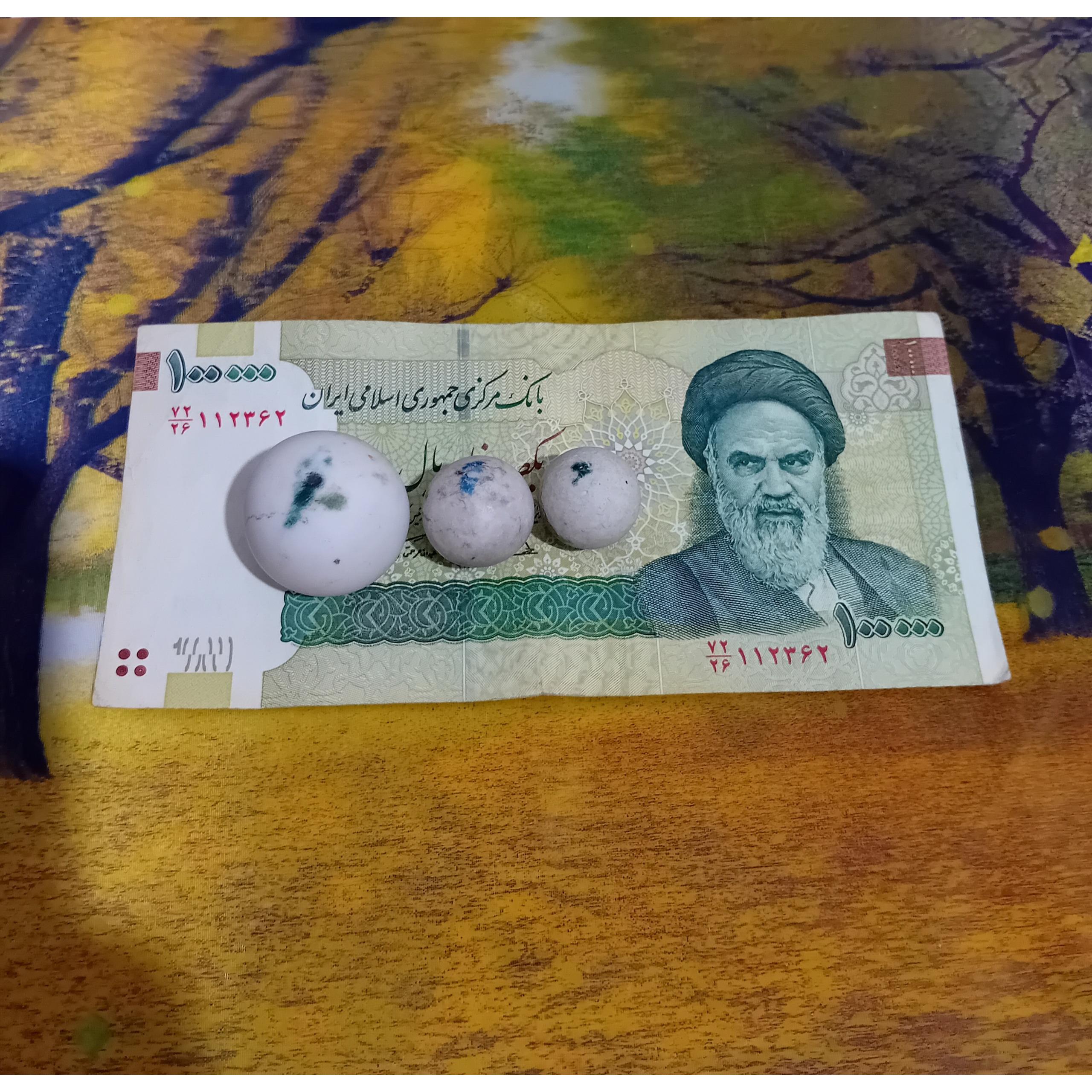 سه عدد سنگ آسیاب