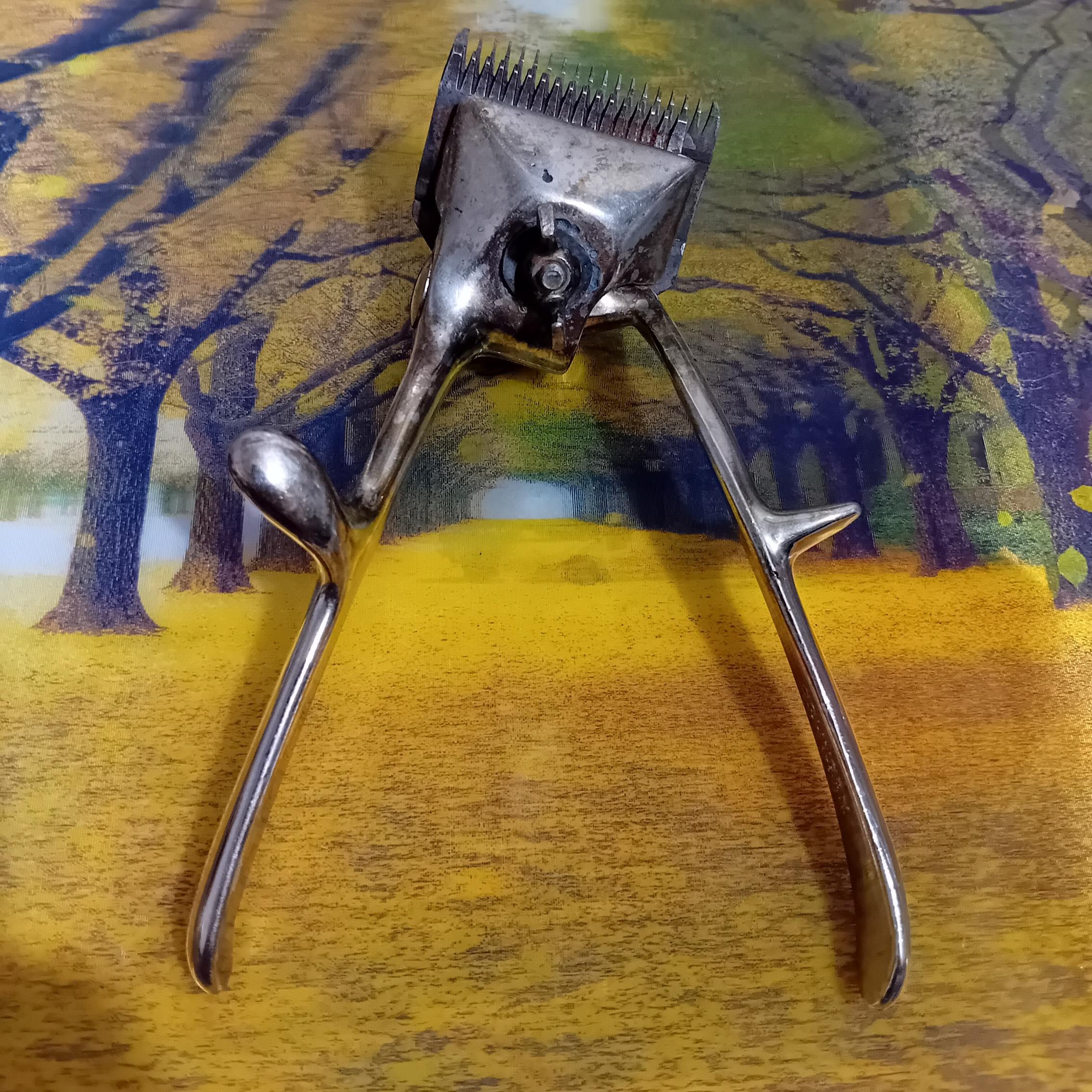 ماشین سرتراش دستی قدیمی