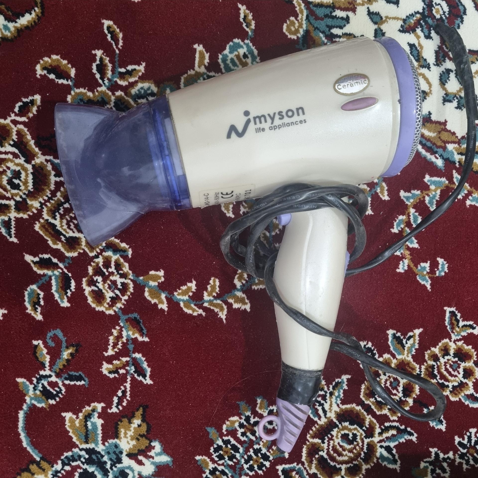 سشوار معیوب است