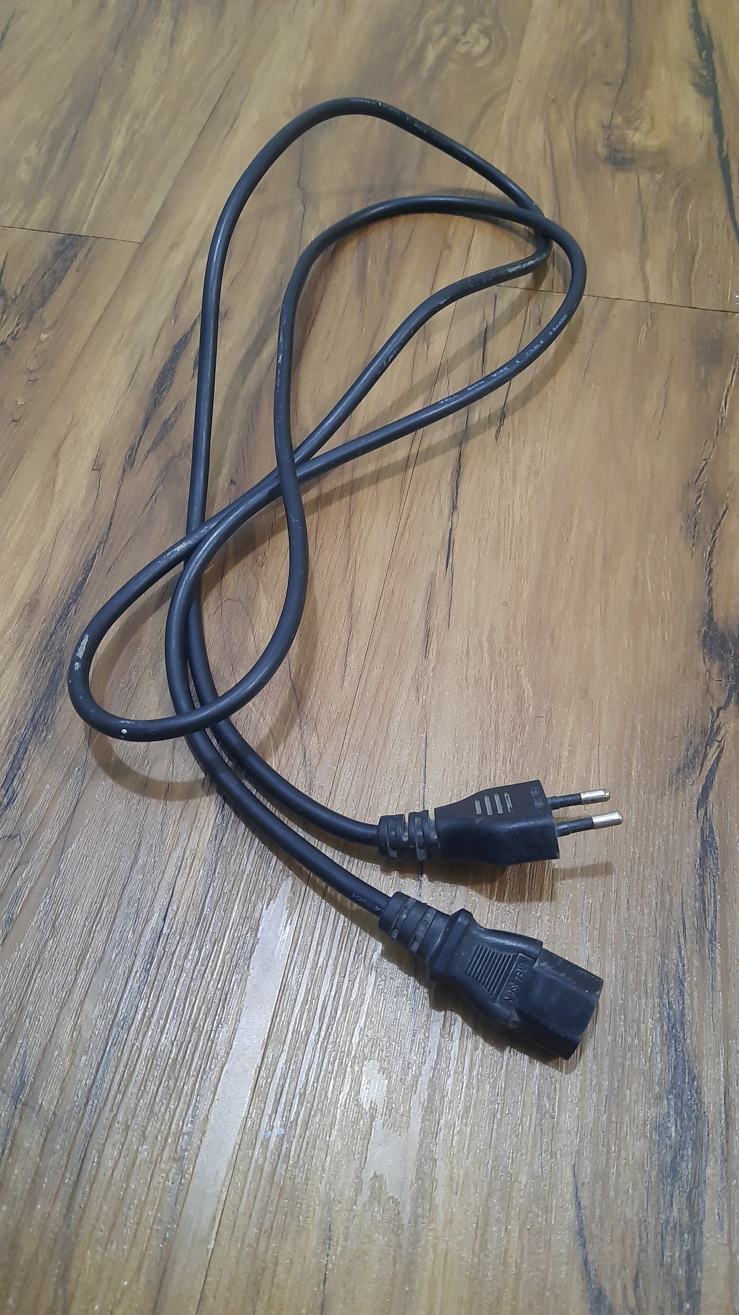 کابل برق کامپیوتر کمیاب دوشاخ