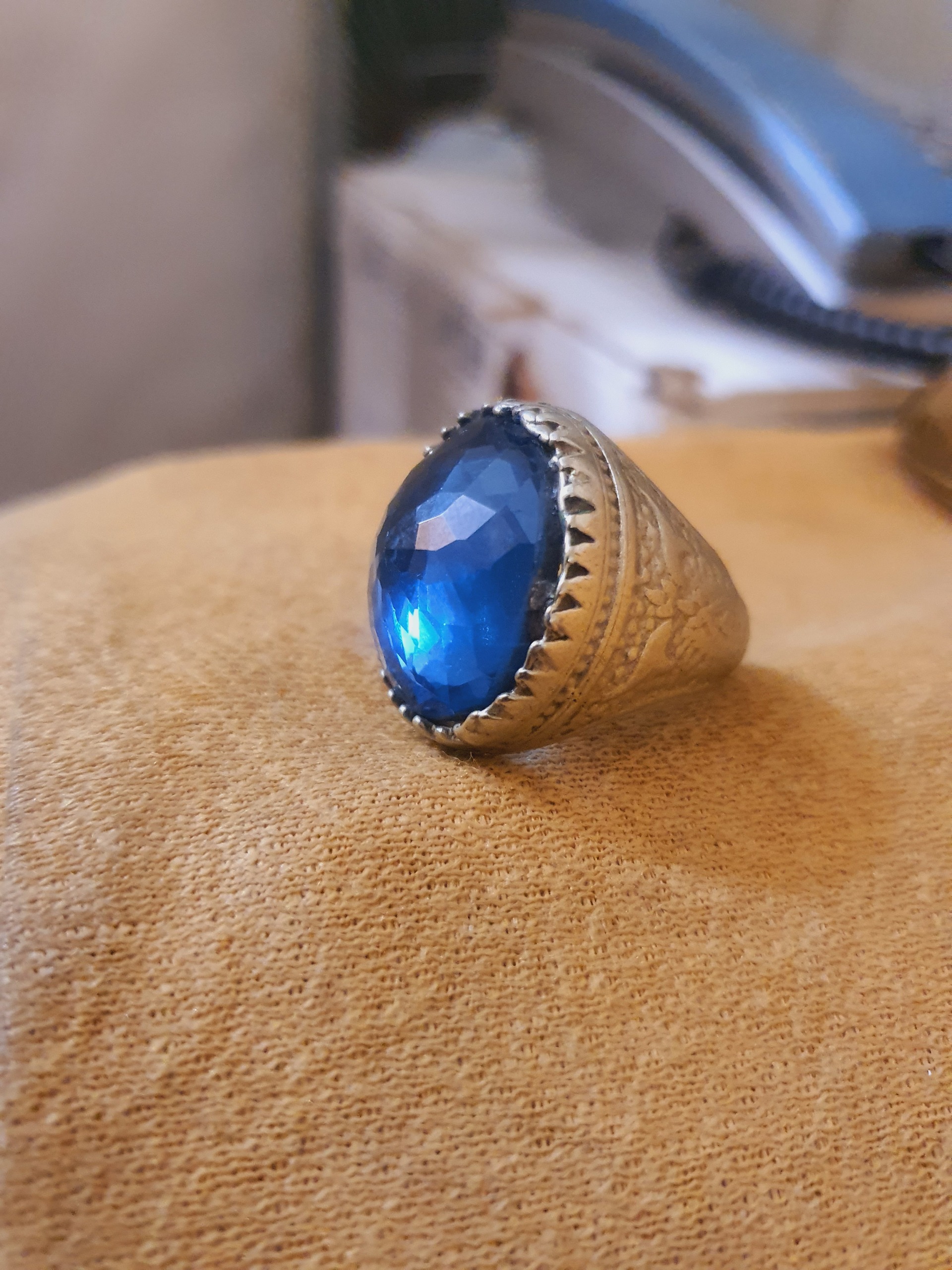 انگشتر توپاز  انگشتر شناس میشناسه