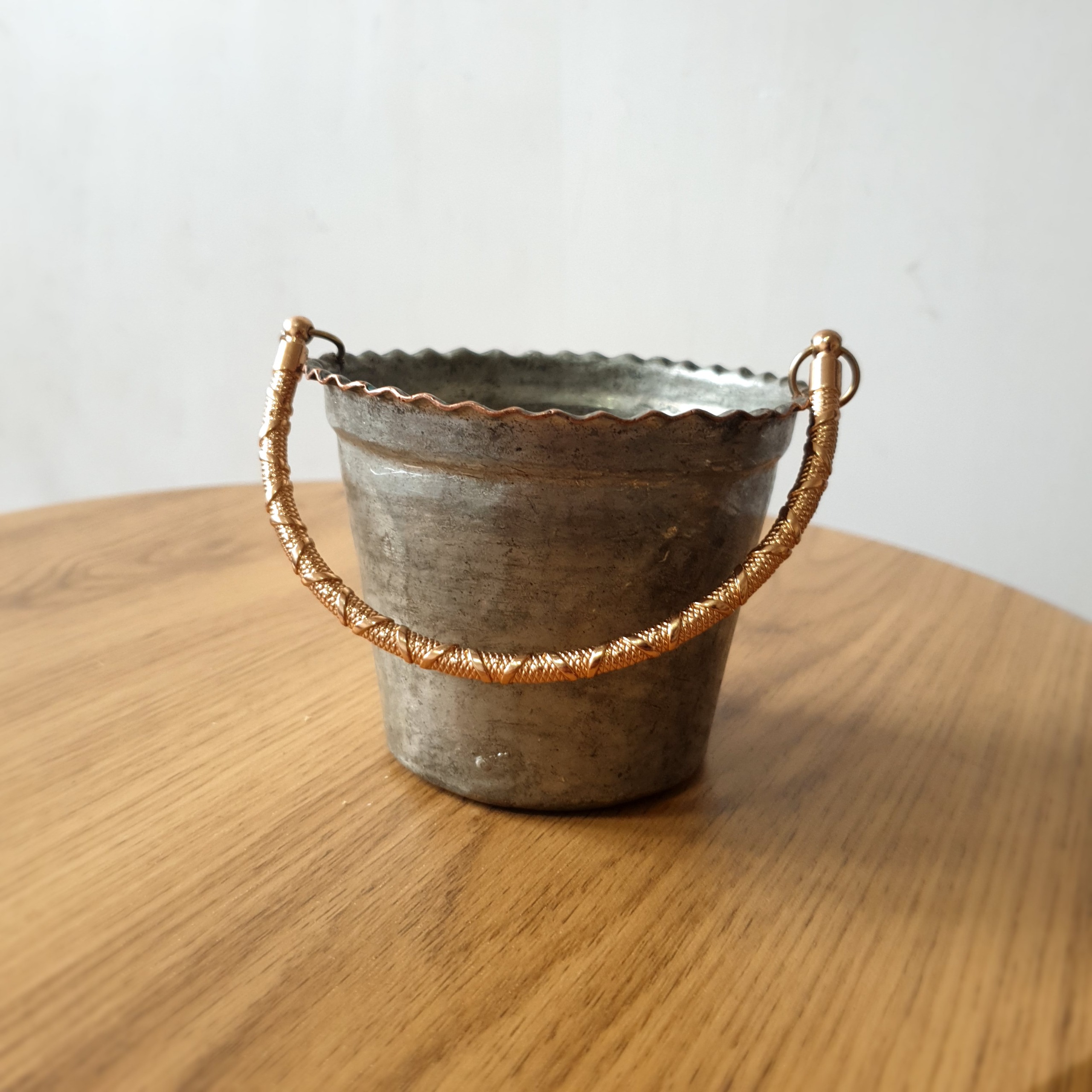 سطل مسی قدیمی قدمت پهلوی کنگره دار سایزکمیاب