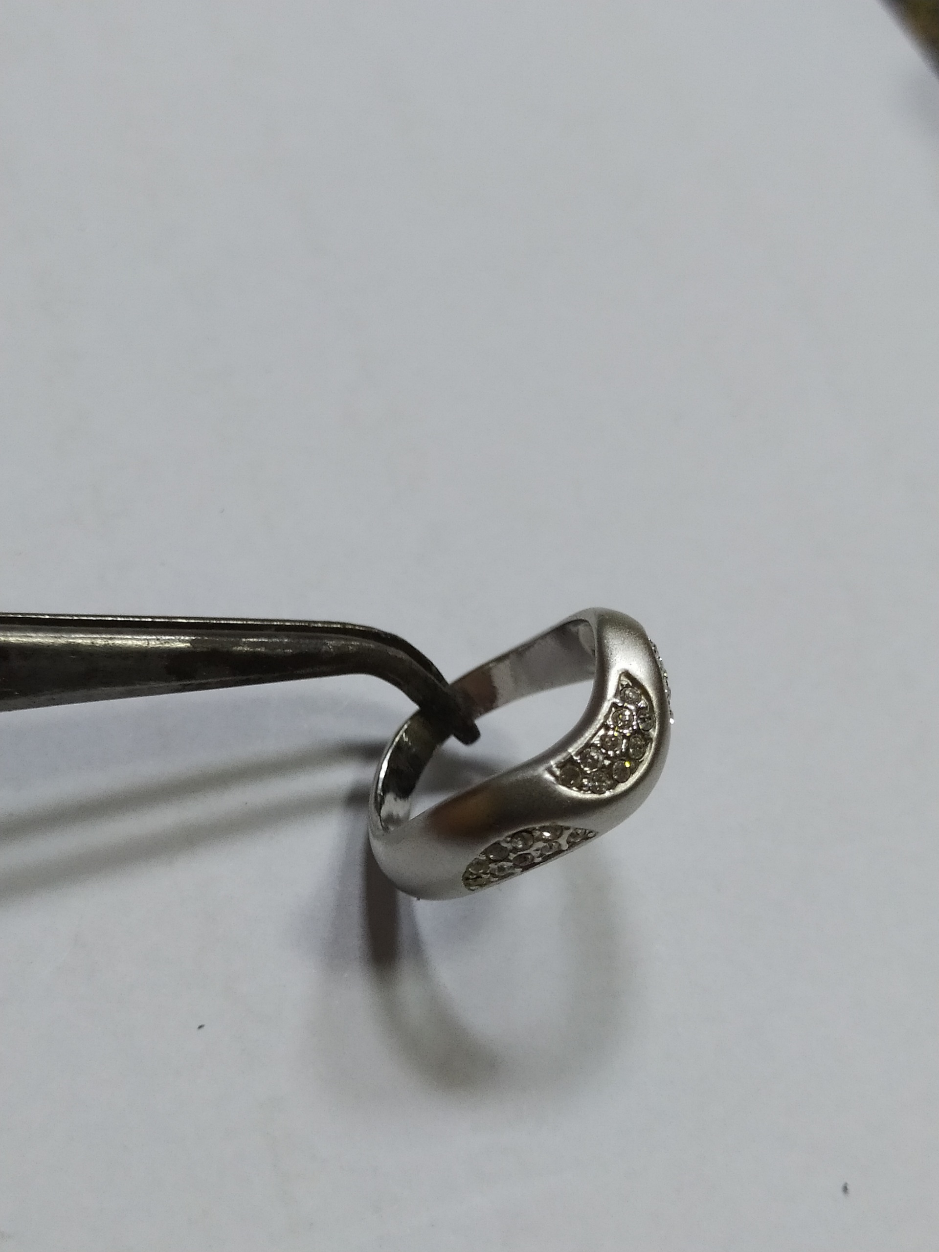 انگشتر زنانه نگین کاری زیبا رنگ ثابت