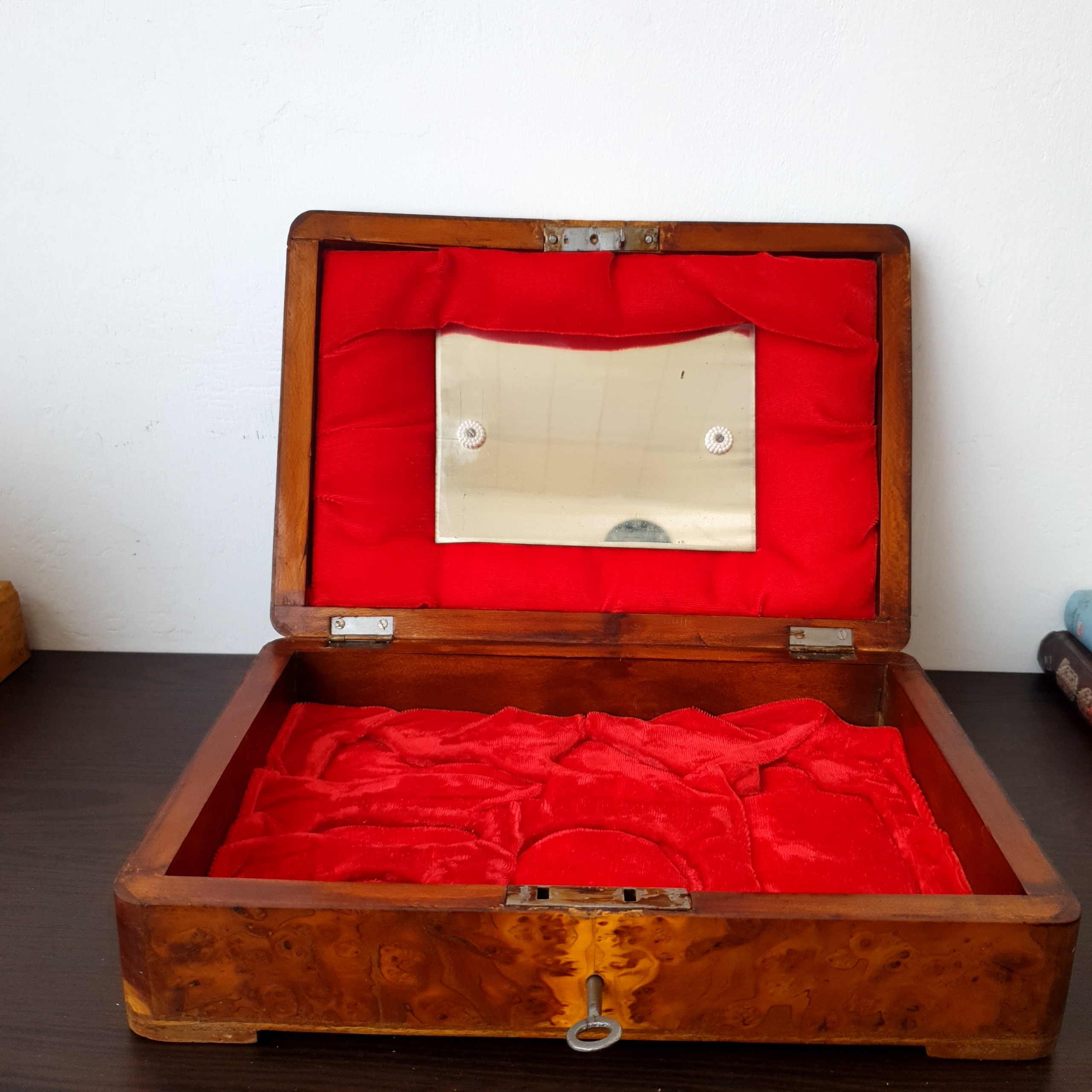 جعبه آرایشی قدیمی قاجاری ریشه