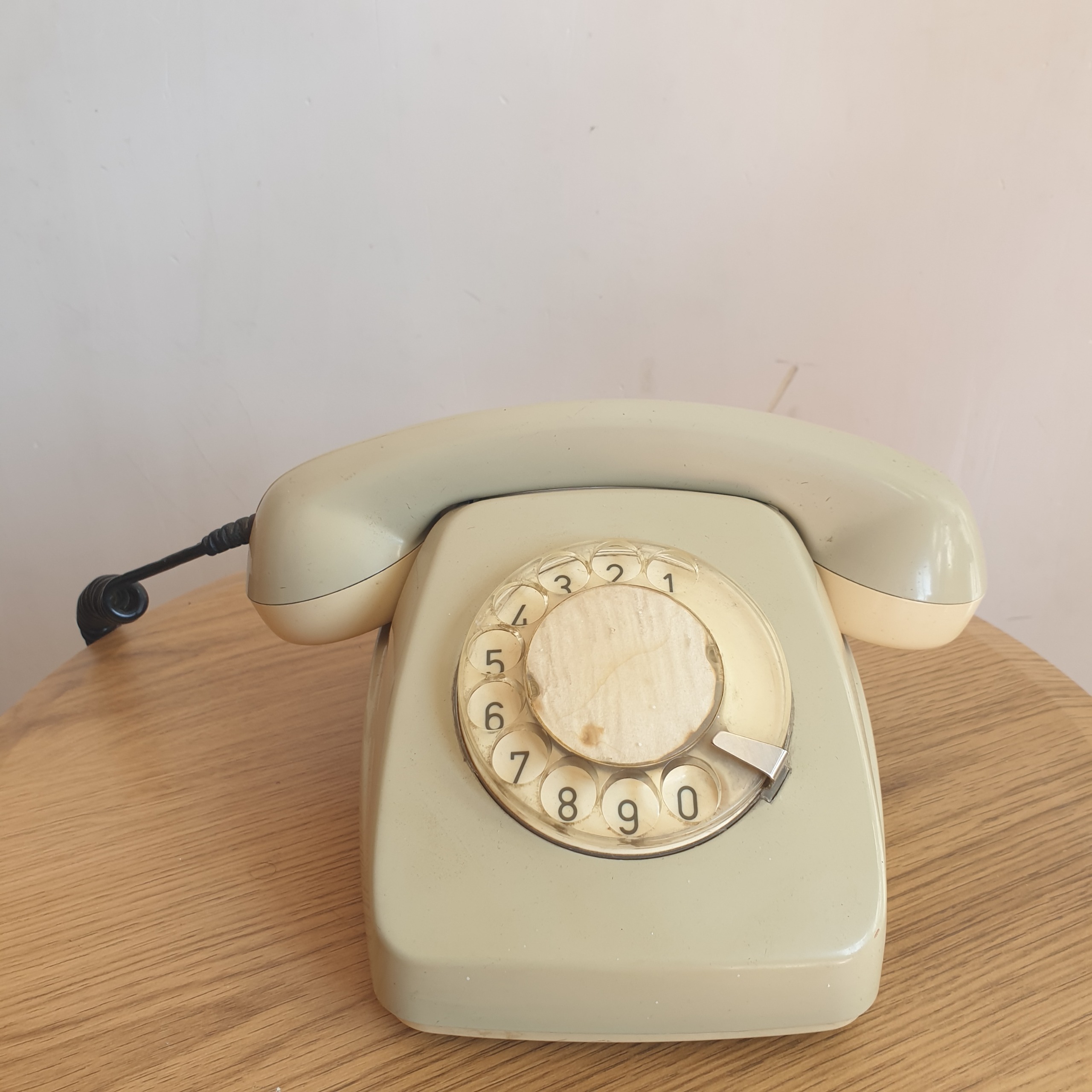 تلفن قدیمی نوستالژی شماره چرخان