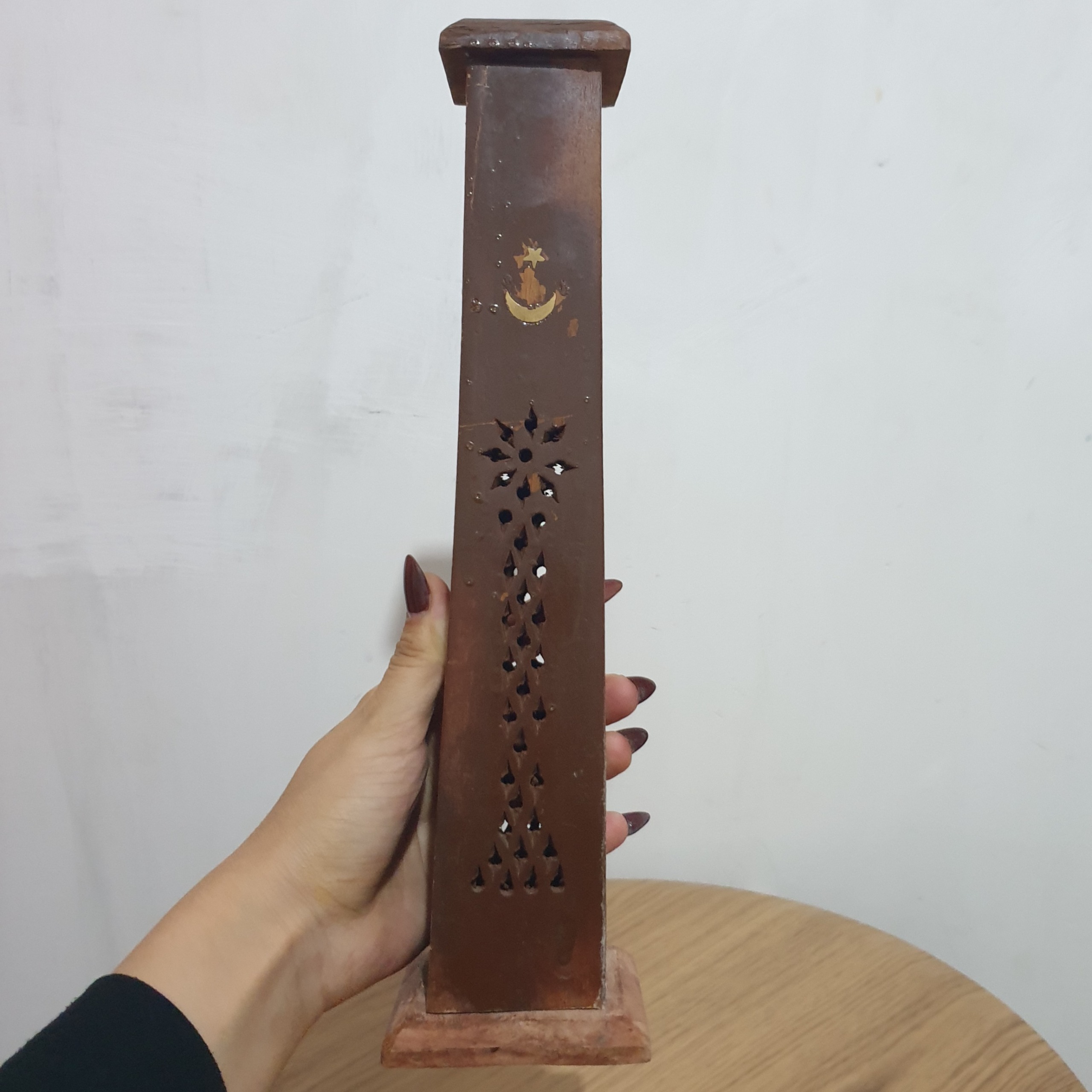 جاعودی چوبی هندی دوره با آرم ماه ستاره ی برنجی