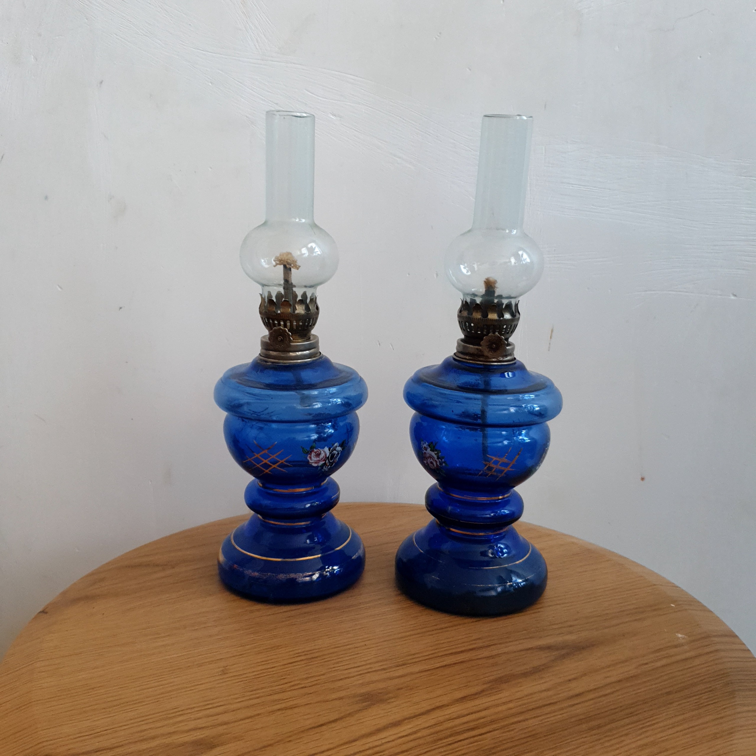 یک چفت چراغ نفتی قدیمی آنتیک