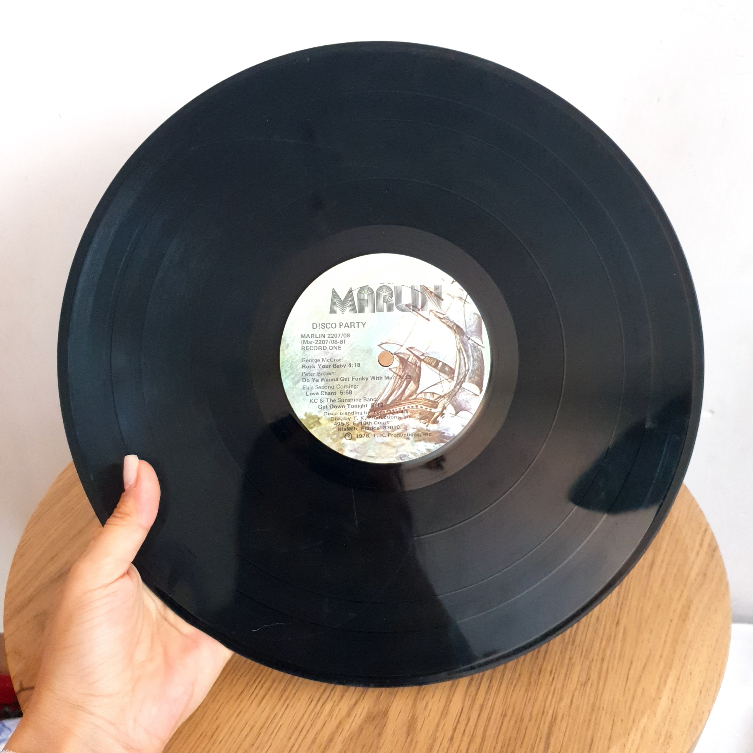 صفحه گرام قدیمی بزرگ