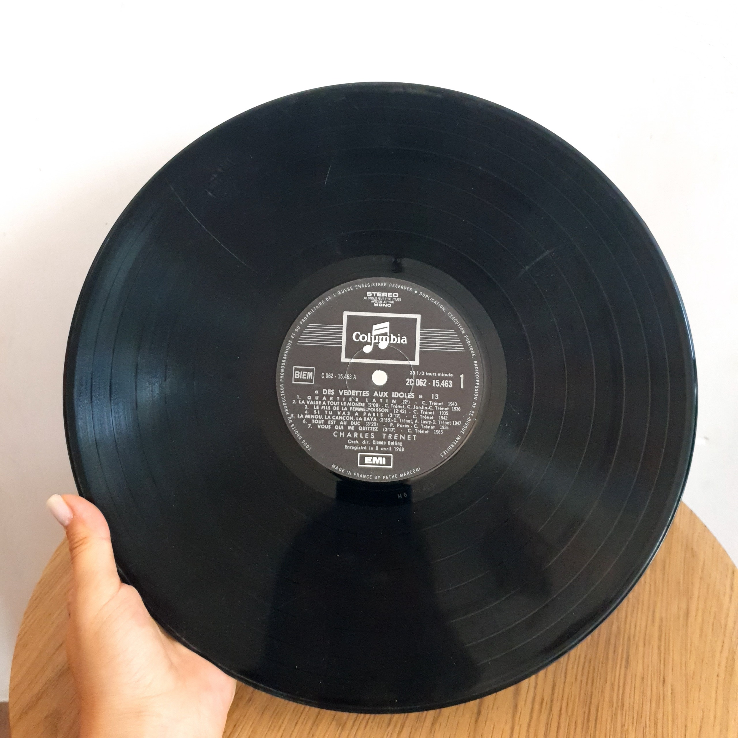 صفحه گرام قدیمی بزرگ