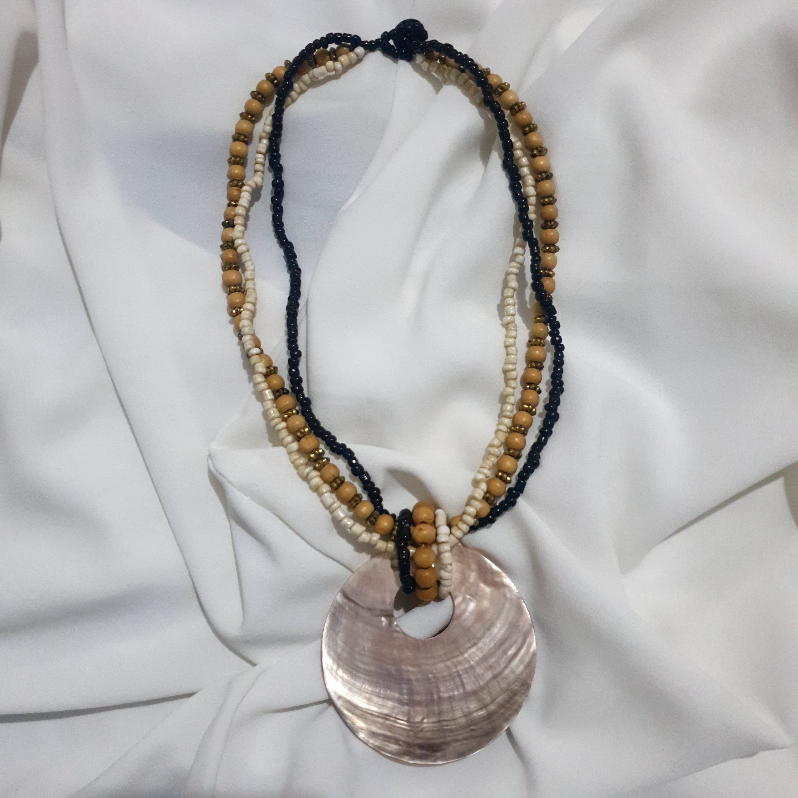 گردنبند صدفی زیبای زنانه