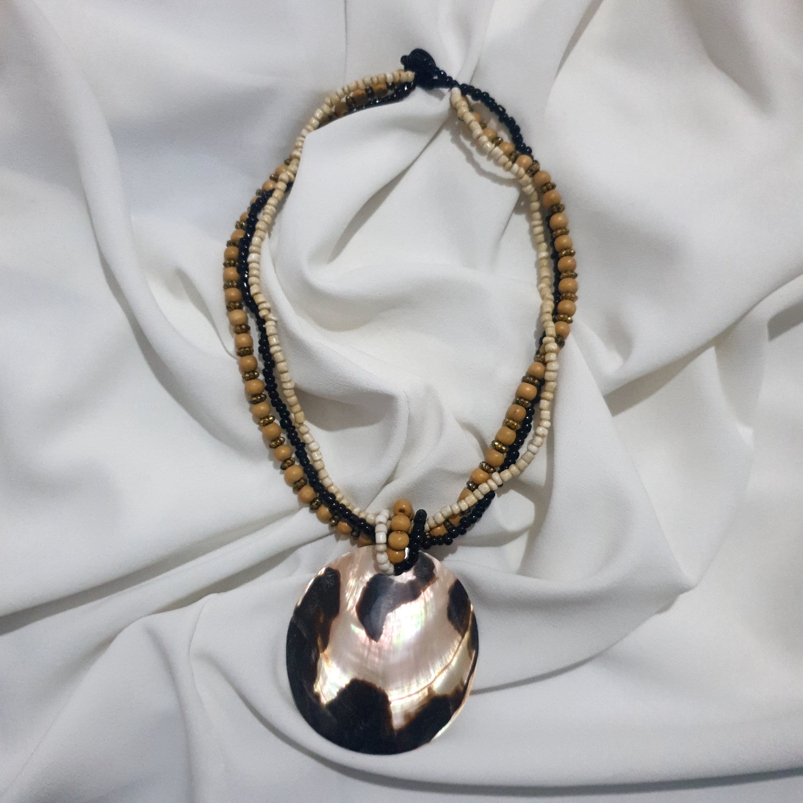 گردنبند صدفی زیبای زنانه