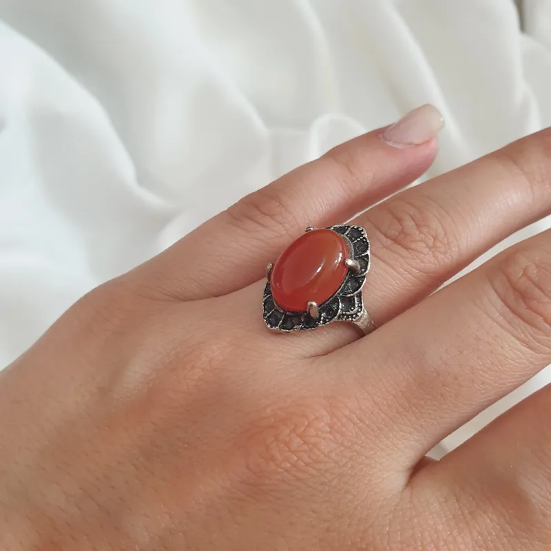 انگشتر زیبای زنانه عقیق طرح قدیم