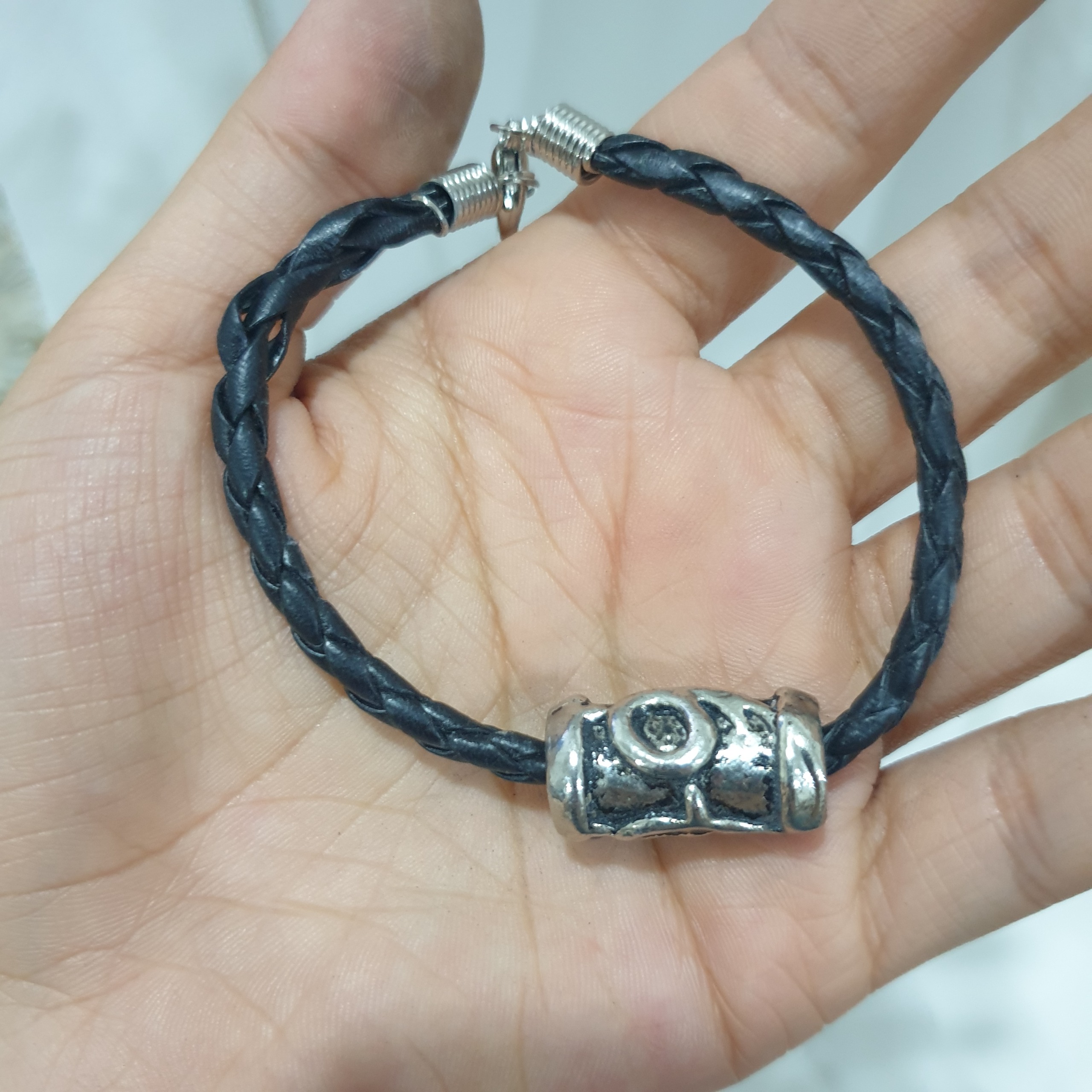 دستبند زیبای چرمی