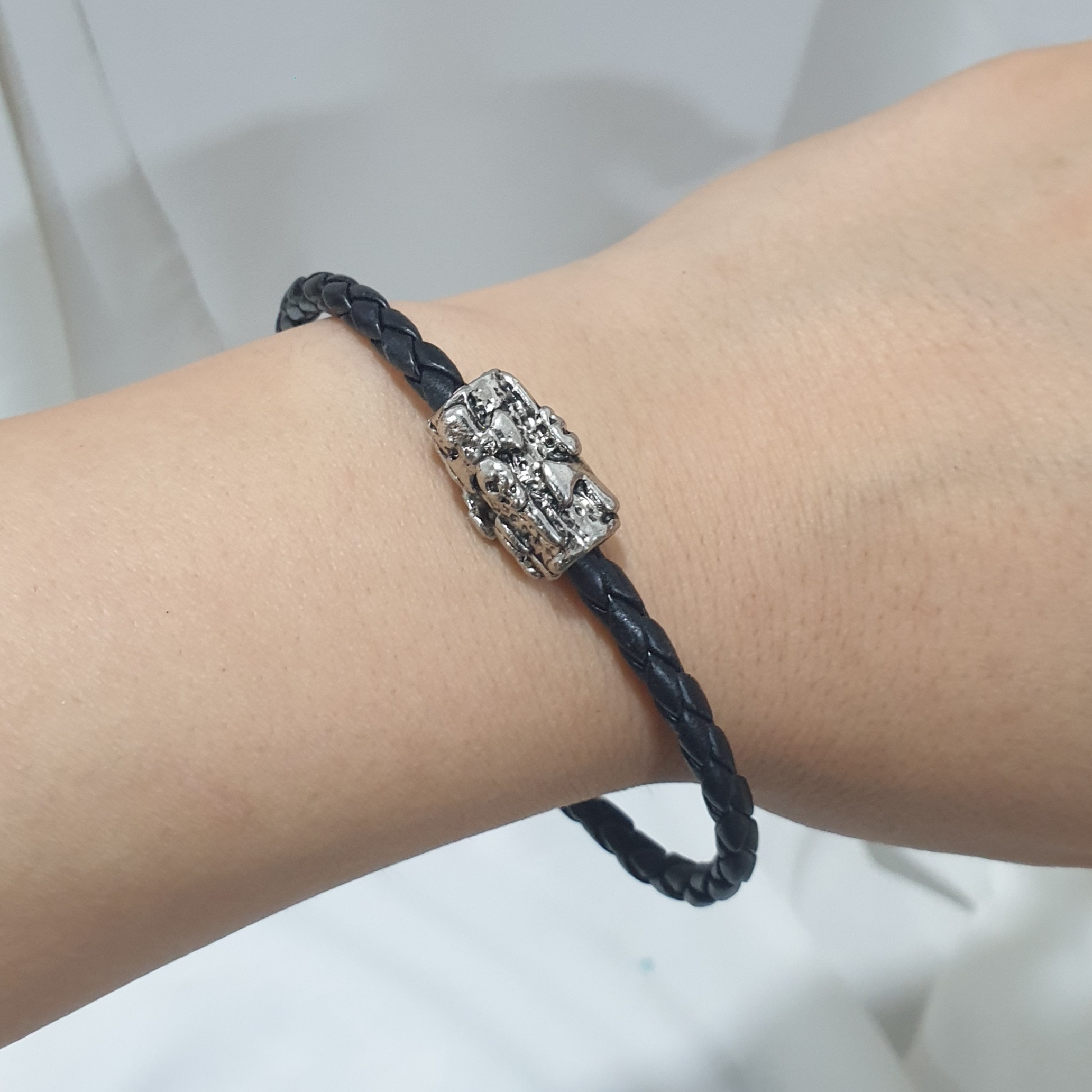 دستبند زیبای چرمی