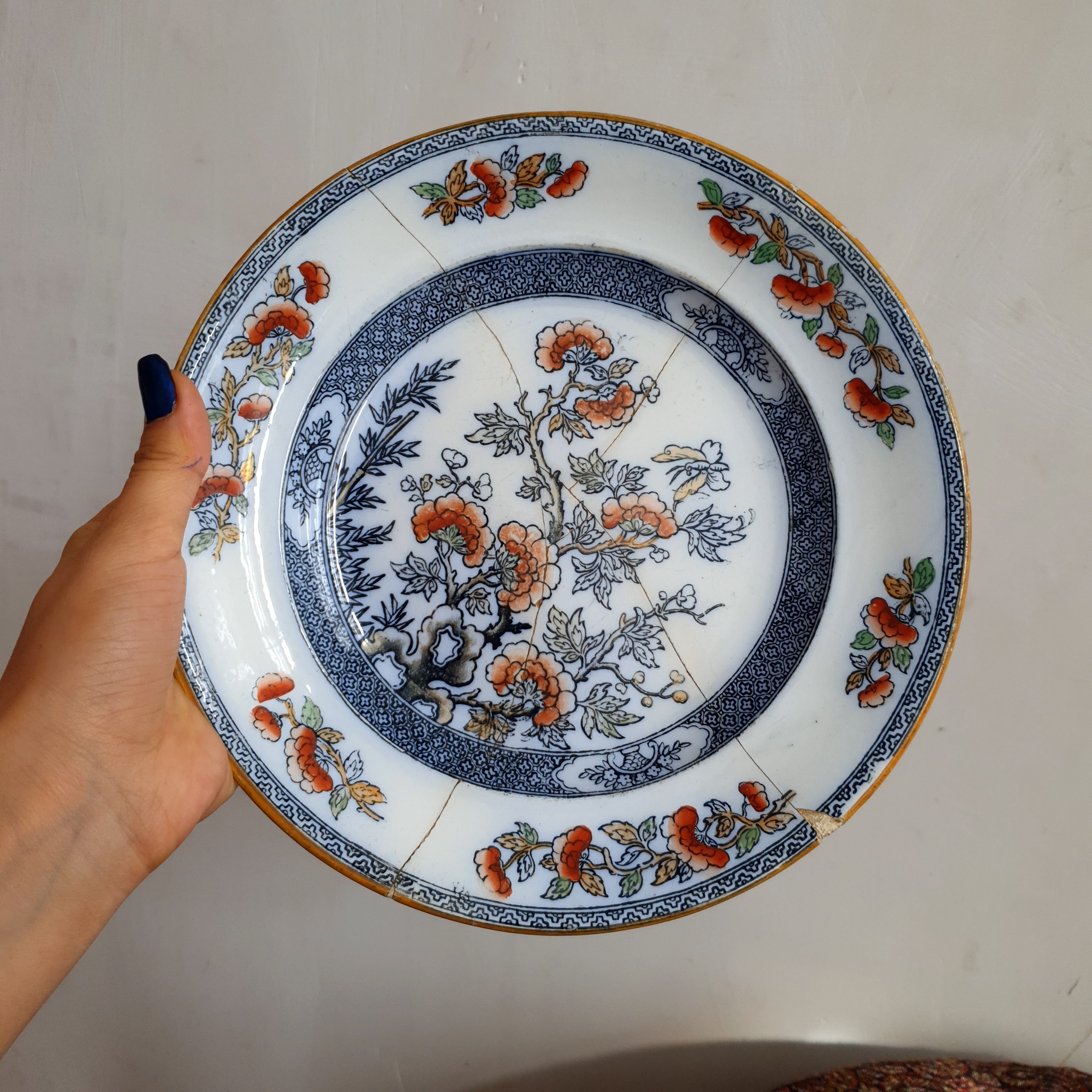 بشقاب دیوارکوب قدیمی روسی چینی بند شده