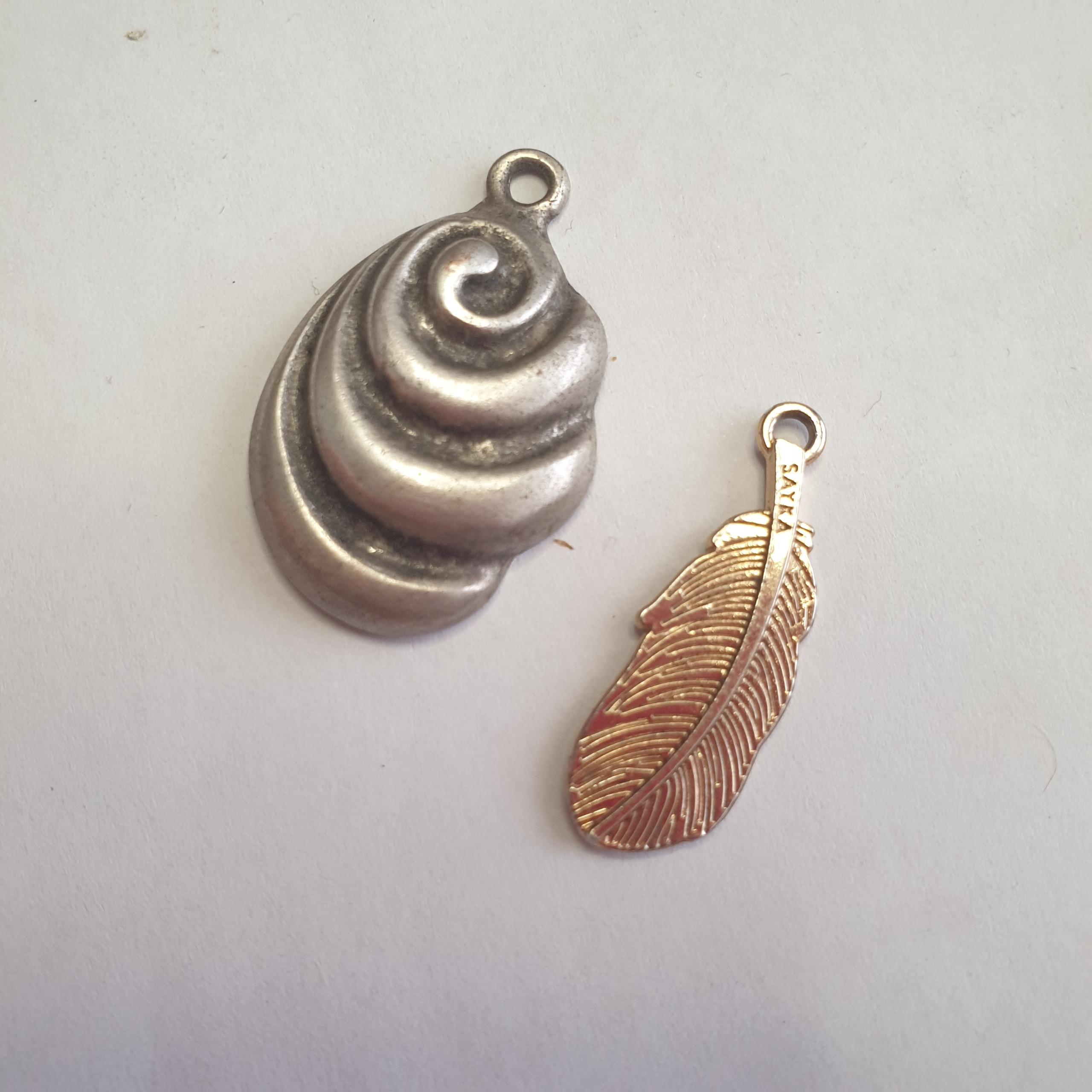 2 عدد آویز گردنی