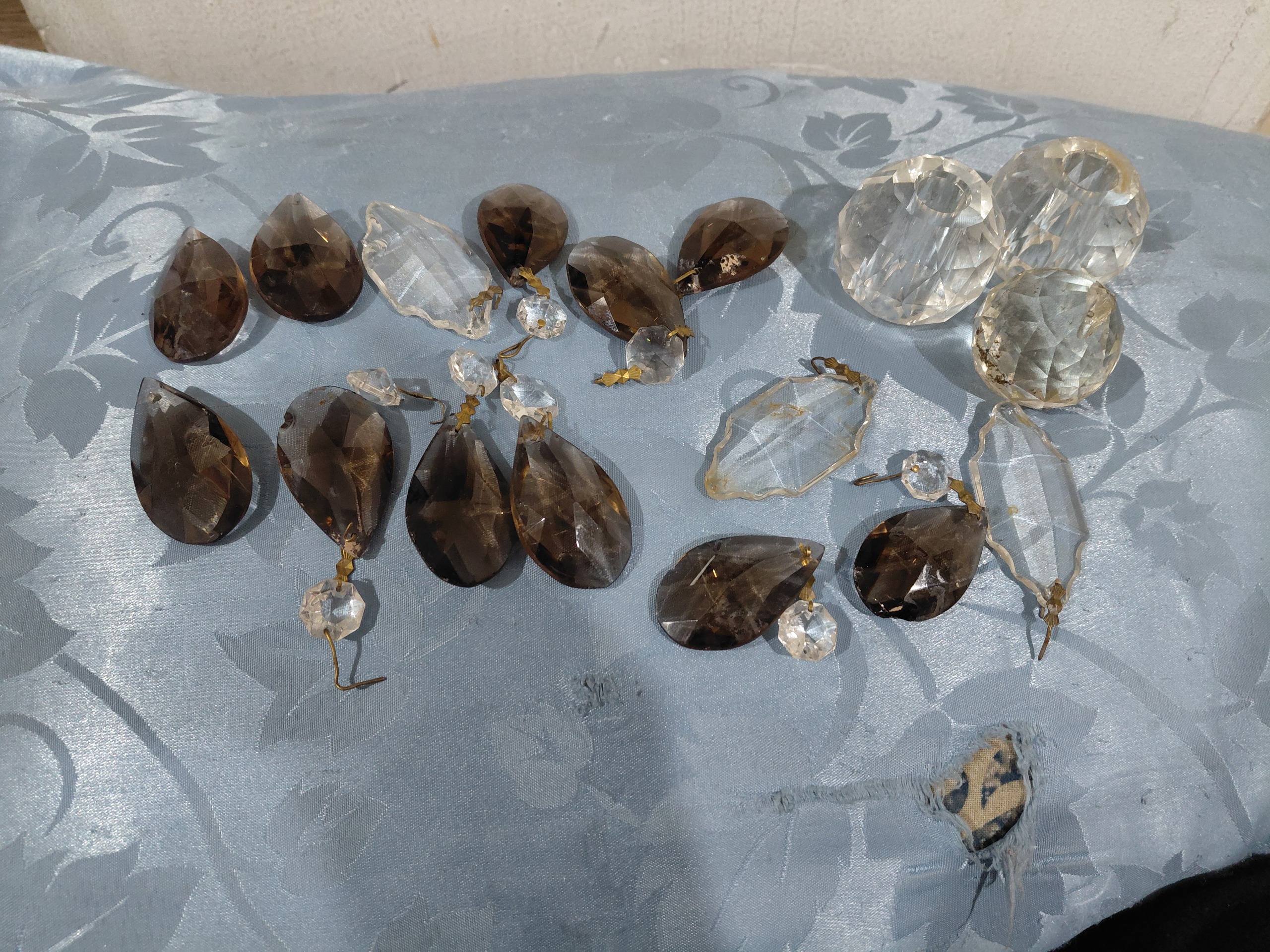 شیشه لوستر یا آویز لوستر رنگی و سفید