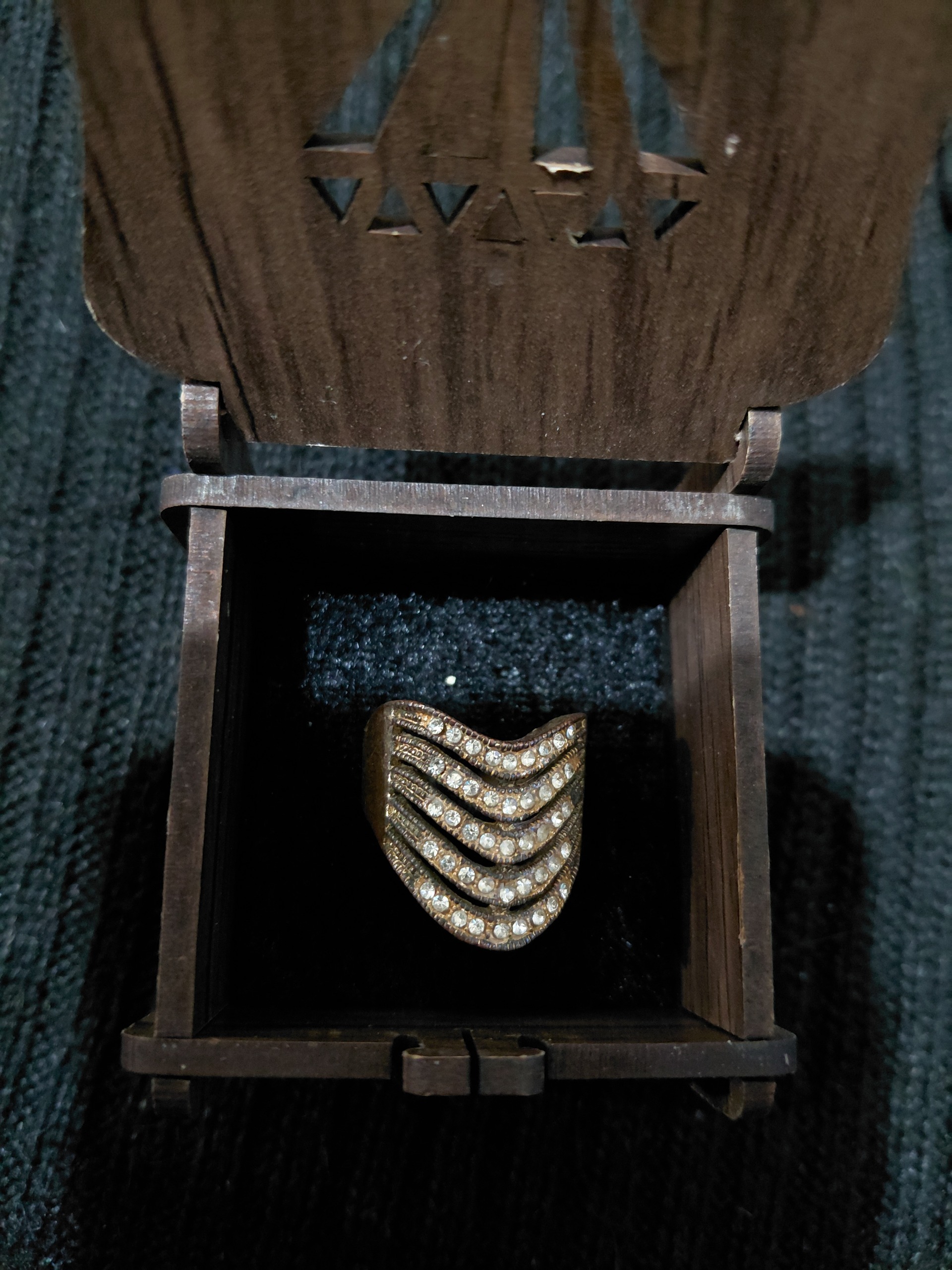 انگشتر زنانه نگین دار