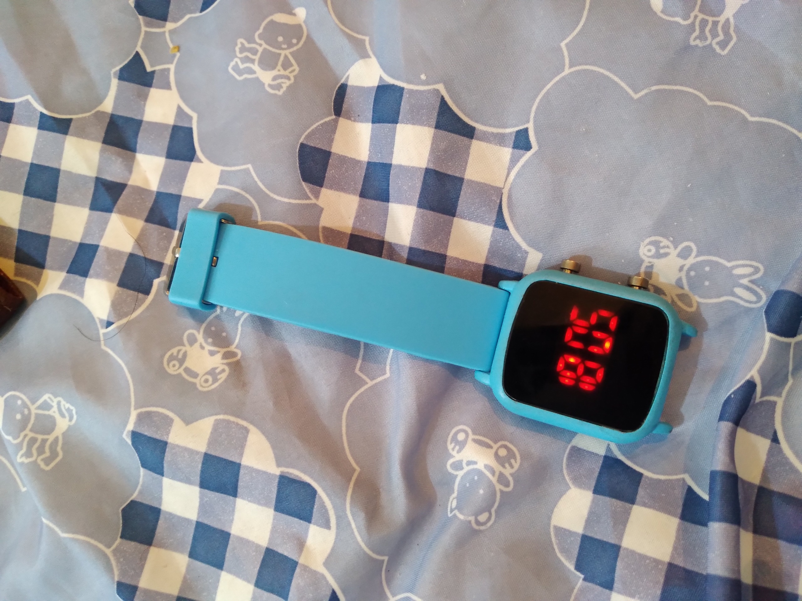 ساعت مچی ابی رنگ