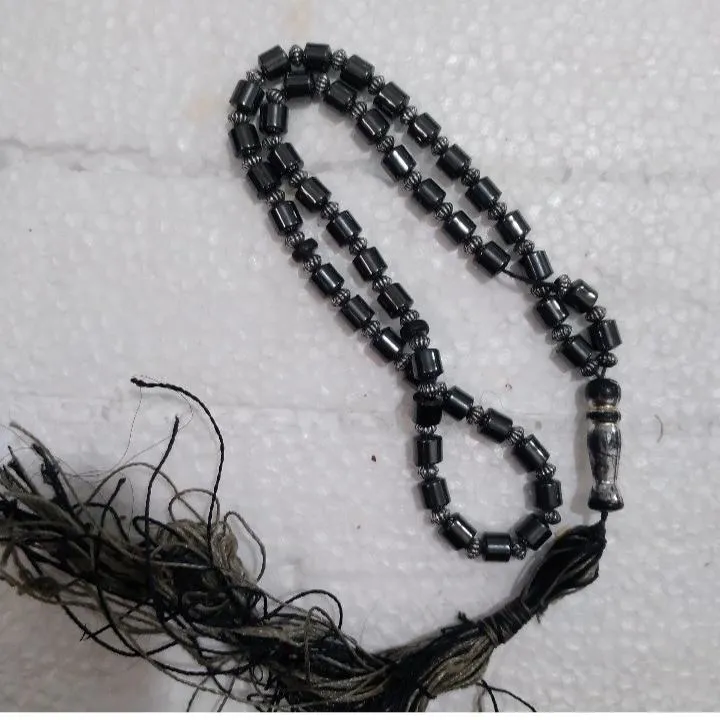 تسبیح جنس سنگ اطلاعی ندارم طبق عکس