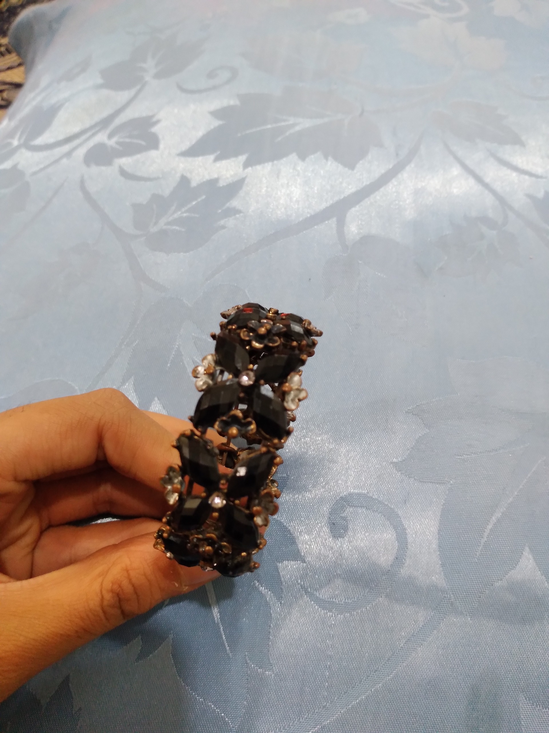 دستبند طبق عکس