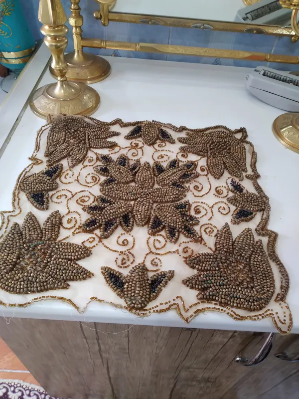 رومیزی سنگ دوزی شده