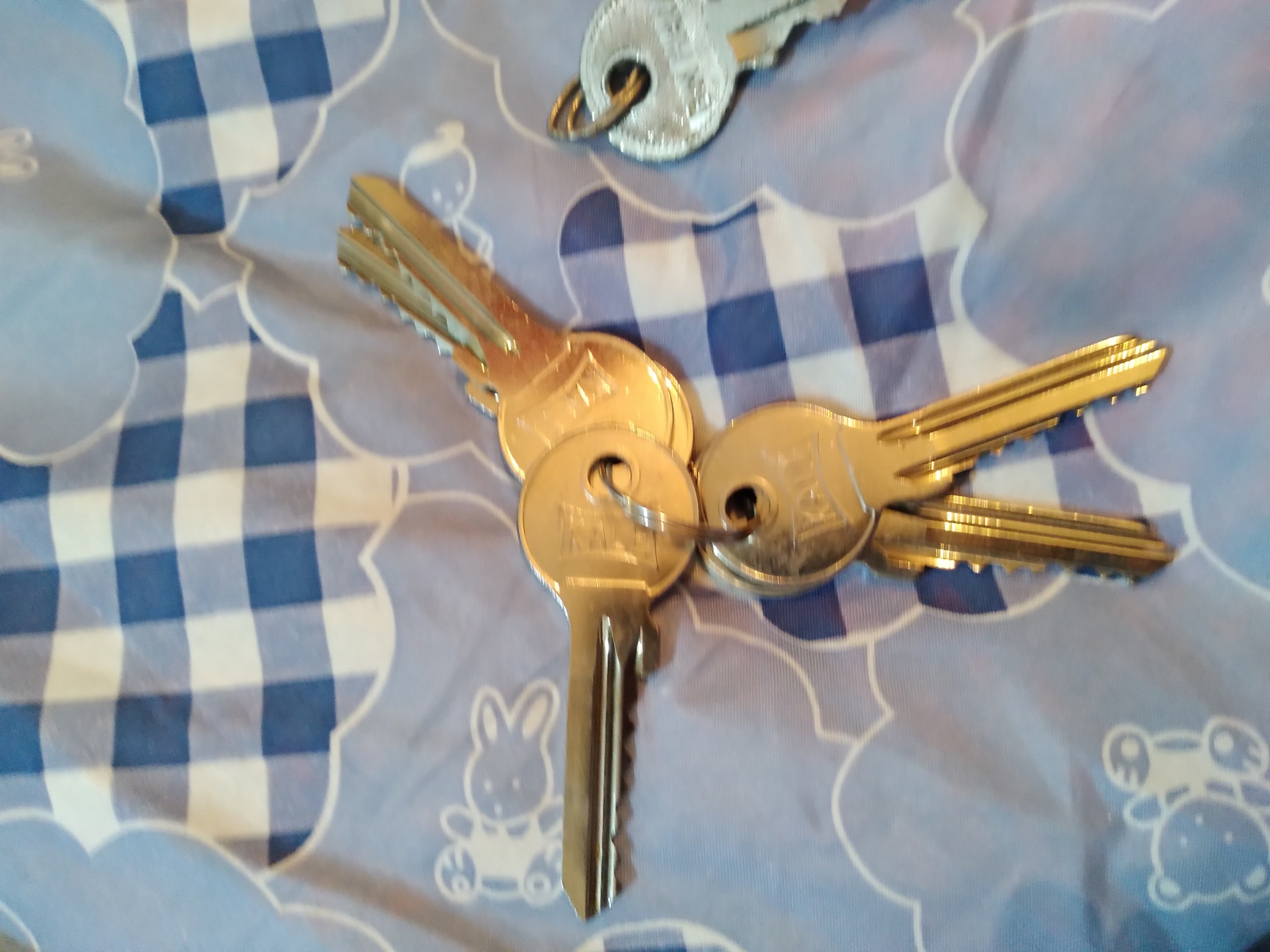 تعدادی کلید 5تاش نو 3تا دست دوم