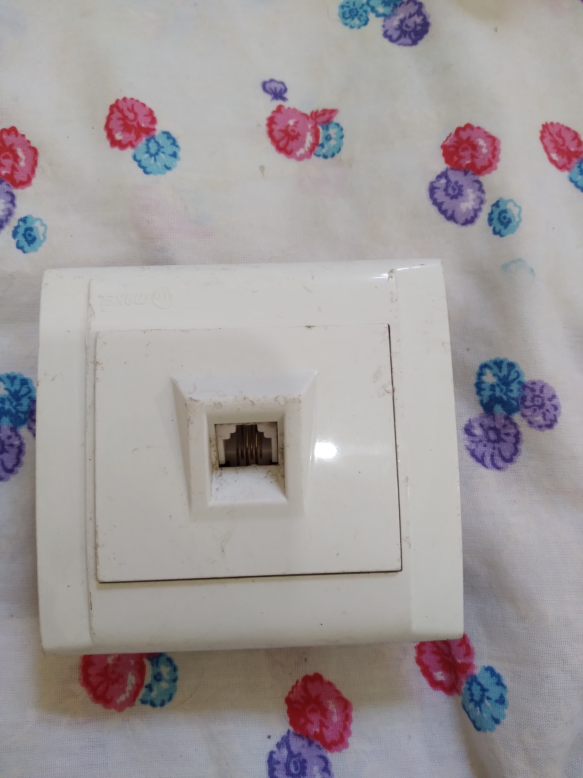 پریز تلفن قدیمی