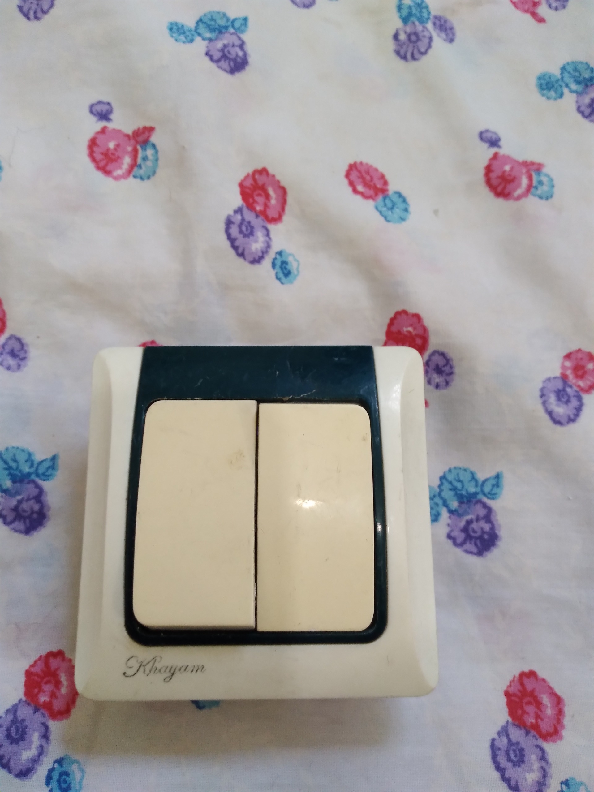 کلید برق قدیمی