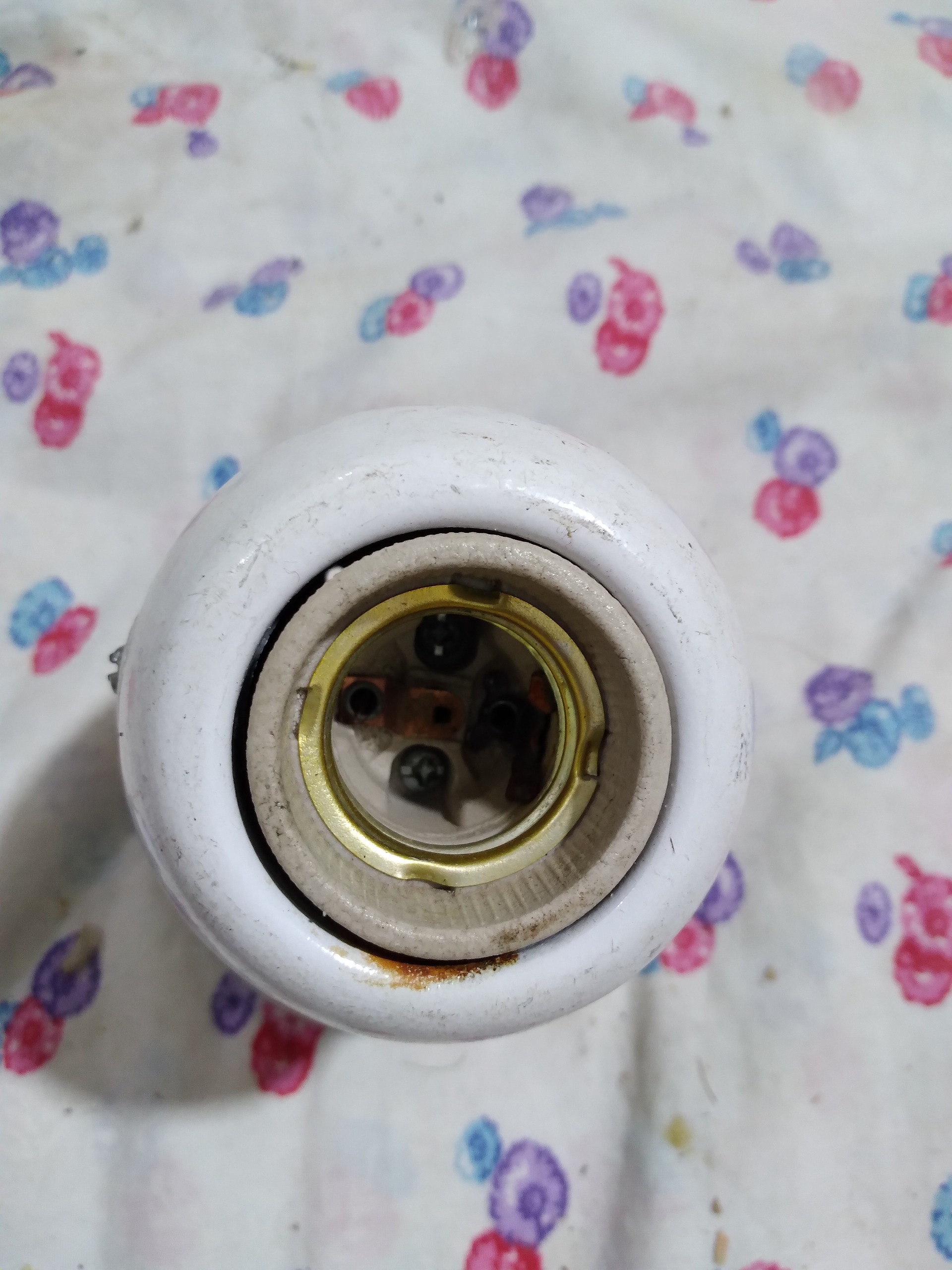 جا لامپی طبق عکس