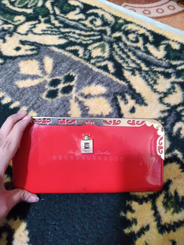 کیف پول زنانه قرمز