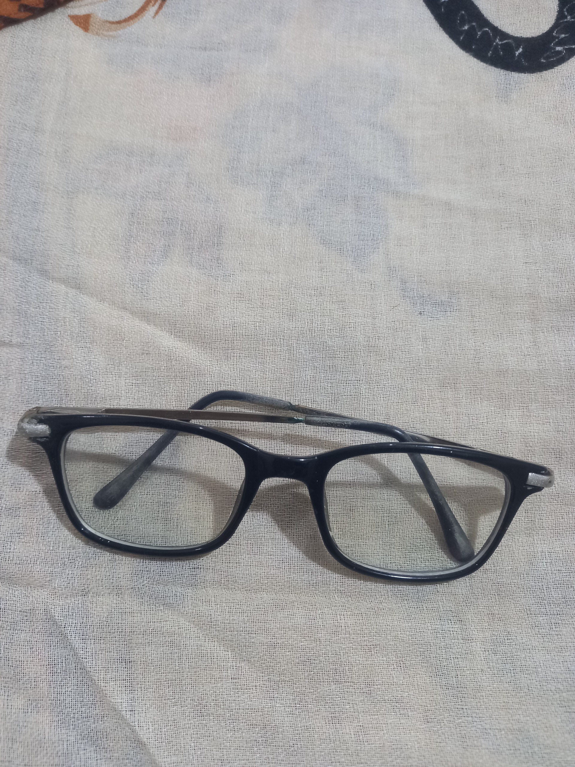 عینک طبی طبق عکس