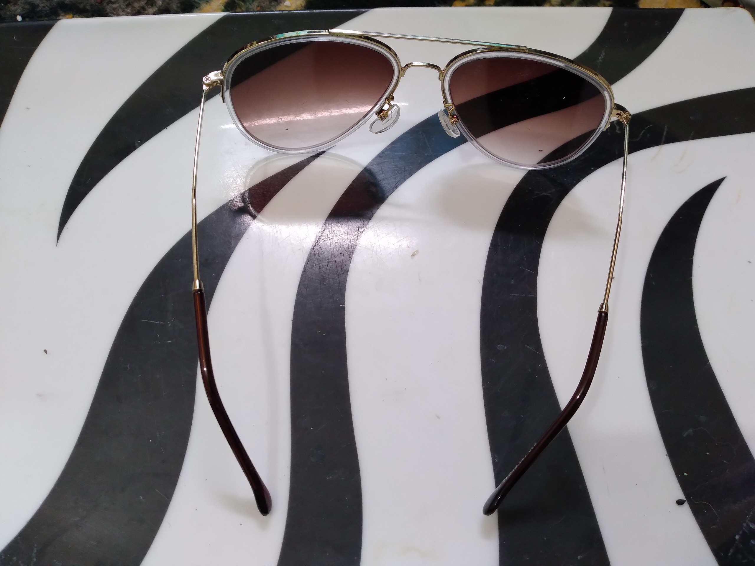 عینک زنانه بسیار شیک و زیبا