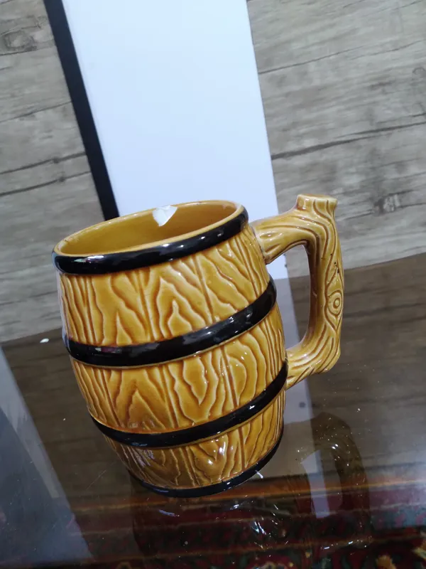 لیوان طرح بشکه لب پری دارد