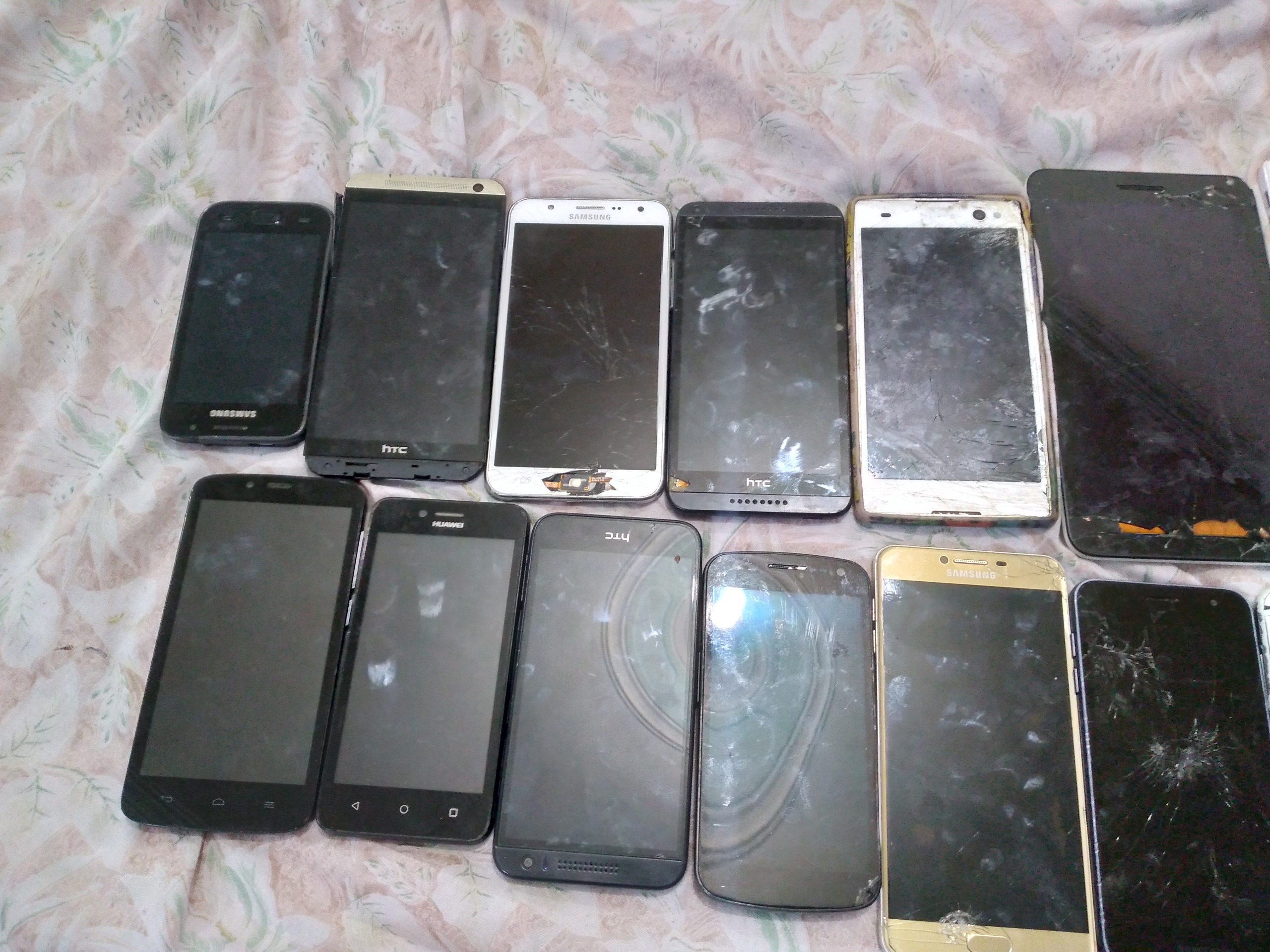 مزایده اصلی 15عدد گوشی،لمسی اصل