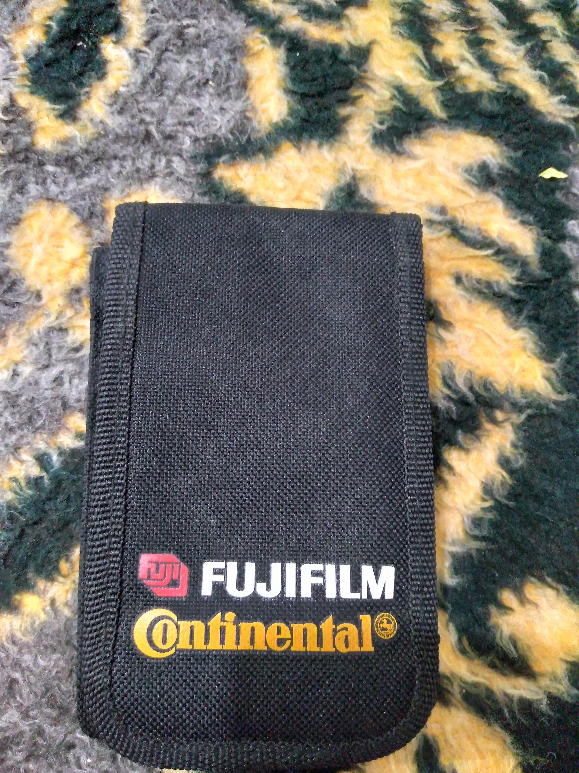 کیف گوشی موبایل جاکارت و جا خودکاری دارد