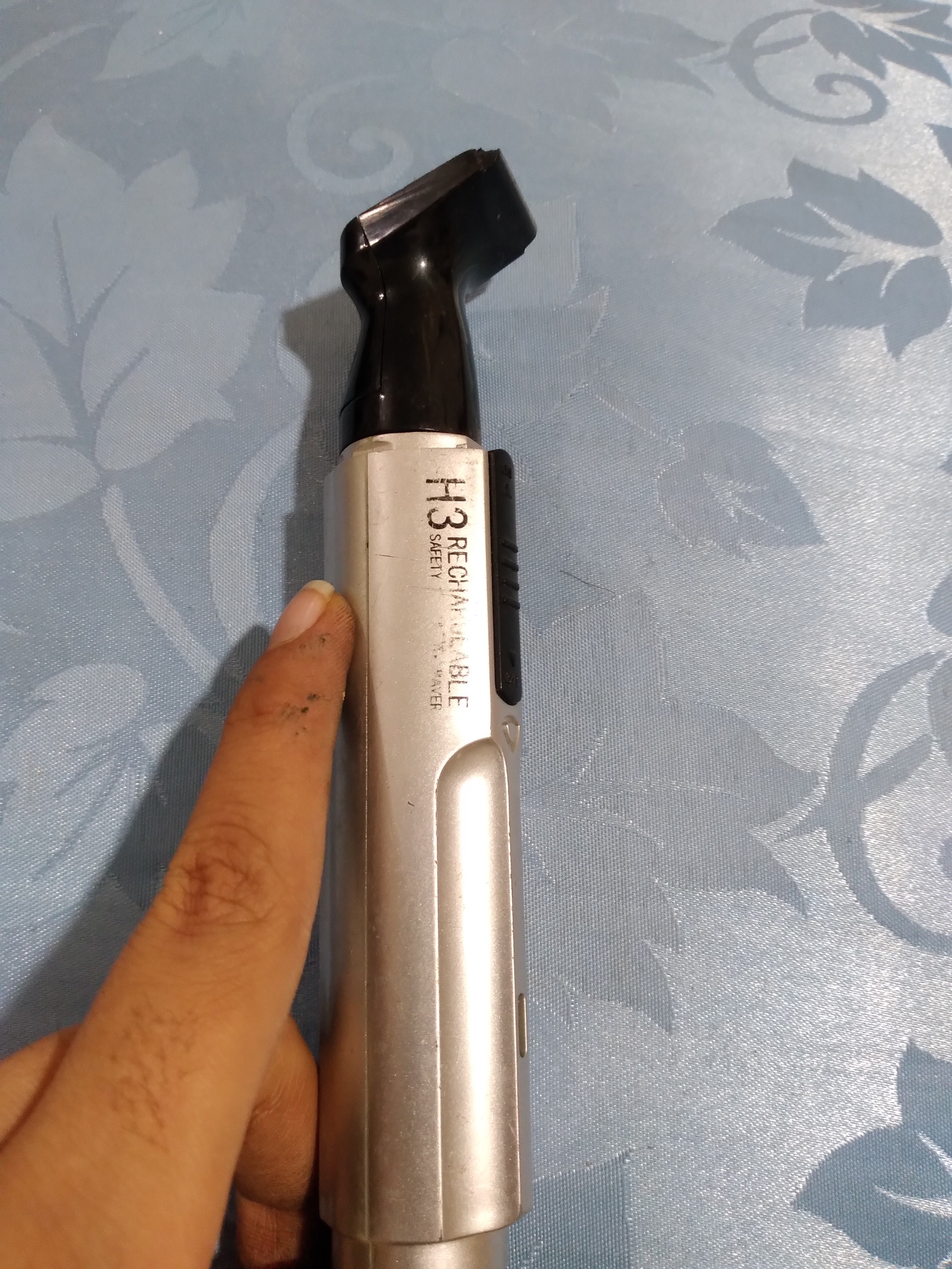 ریش تراش معیوب