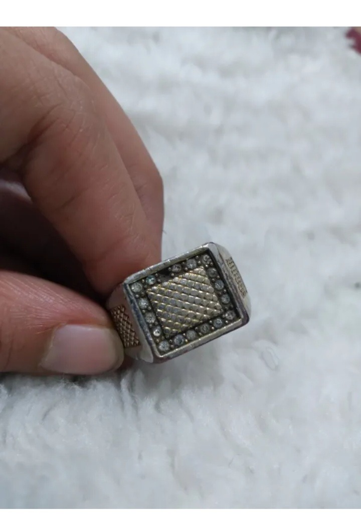 انگشتر بسیار زیبا طبق عکس