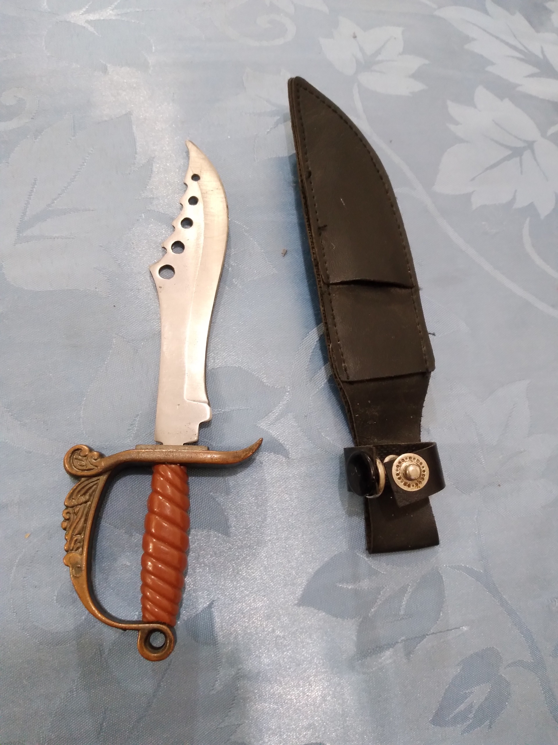 چاقو طبق عکس