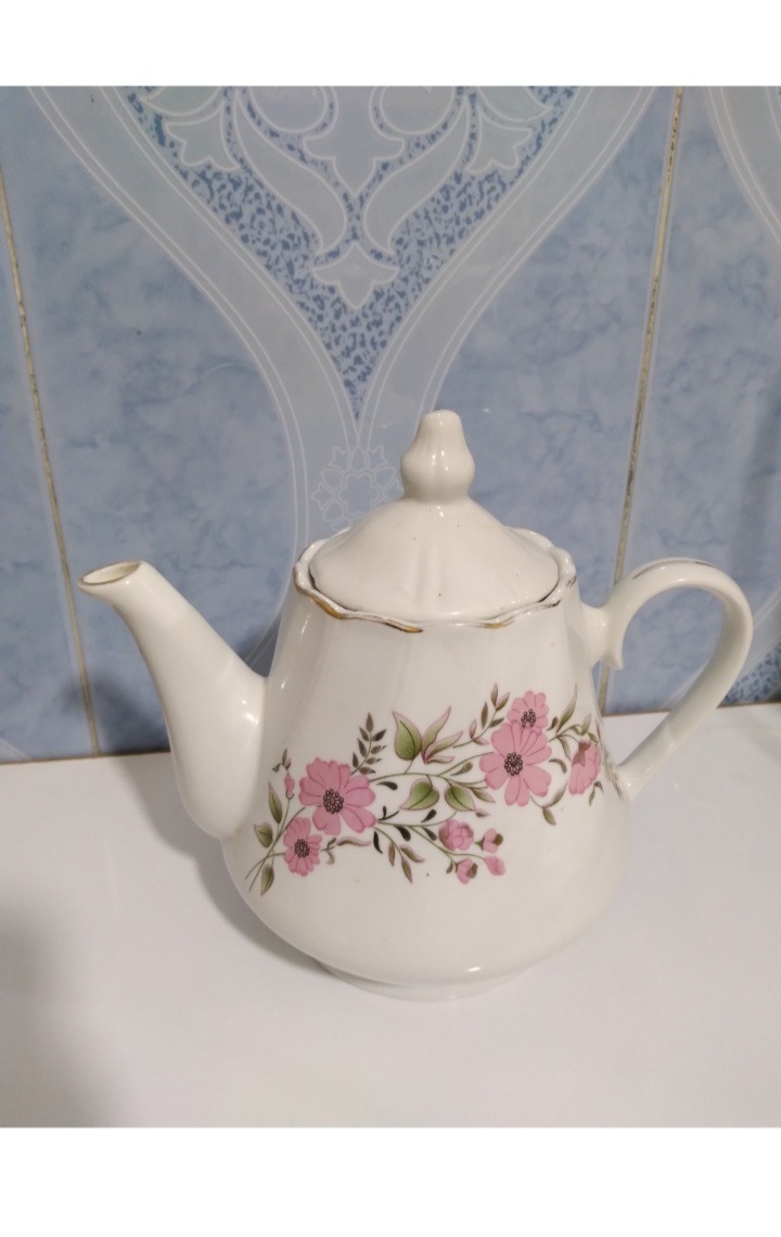  مزایده قوری گلدار چینی شیک آنتیک طبق توضیحات